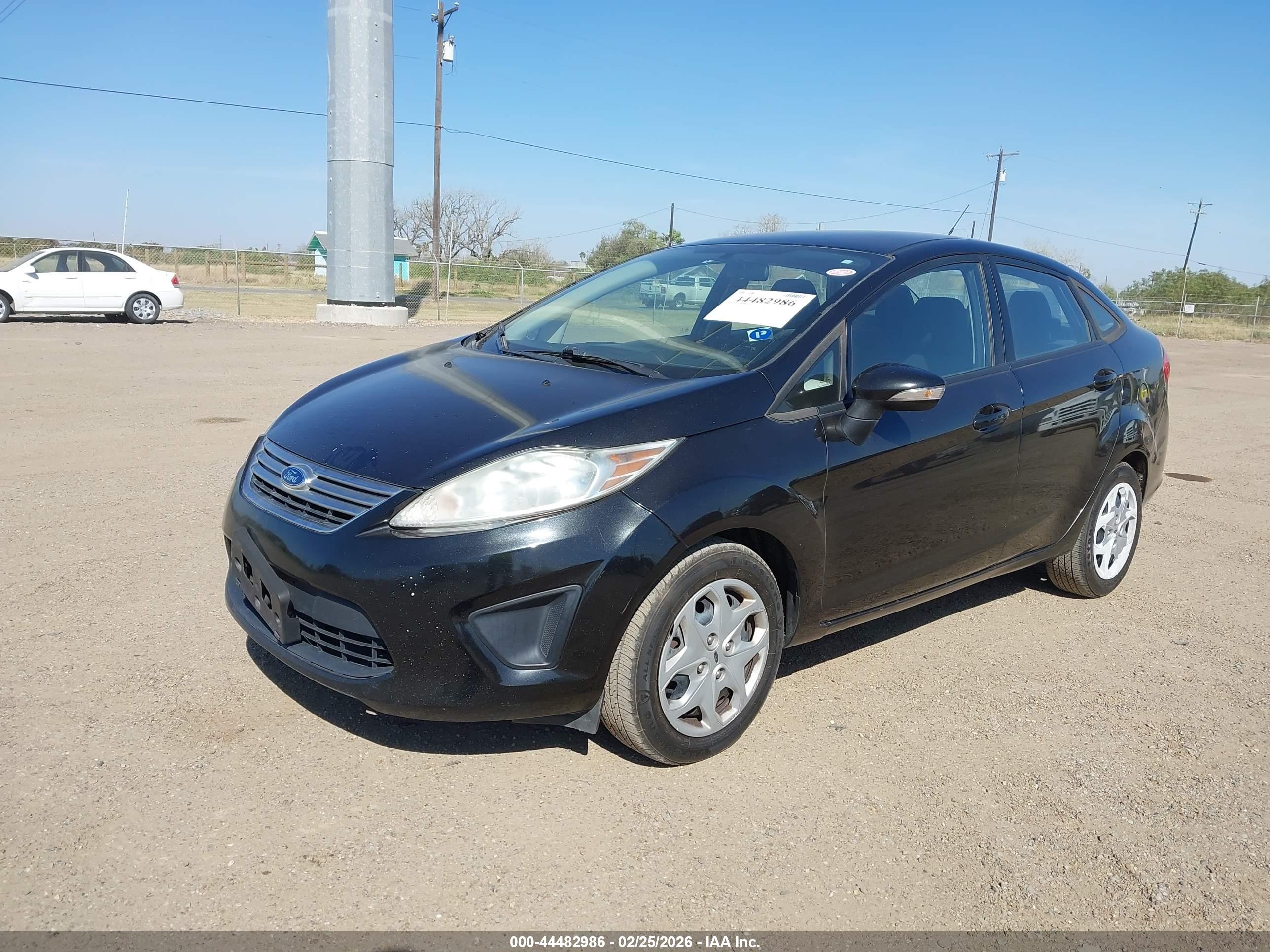 FORD FIESTA image 2