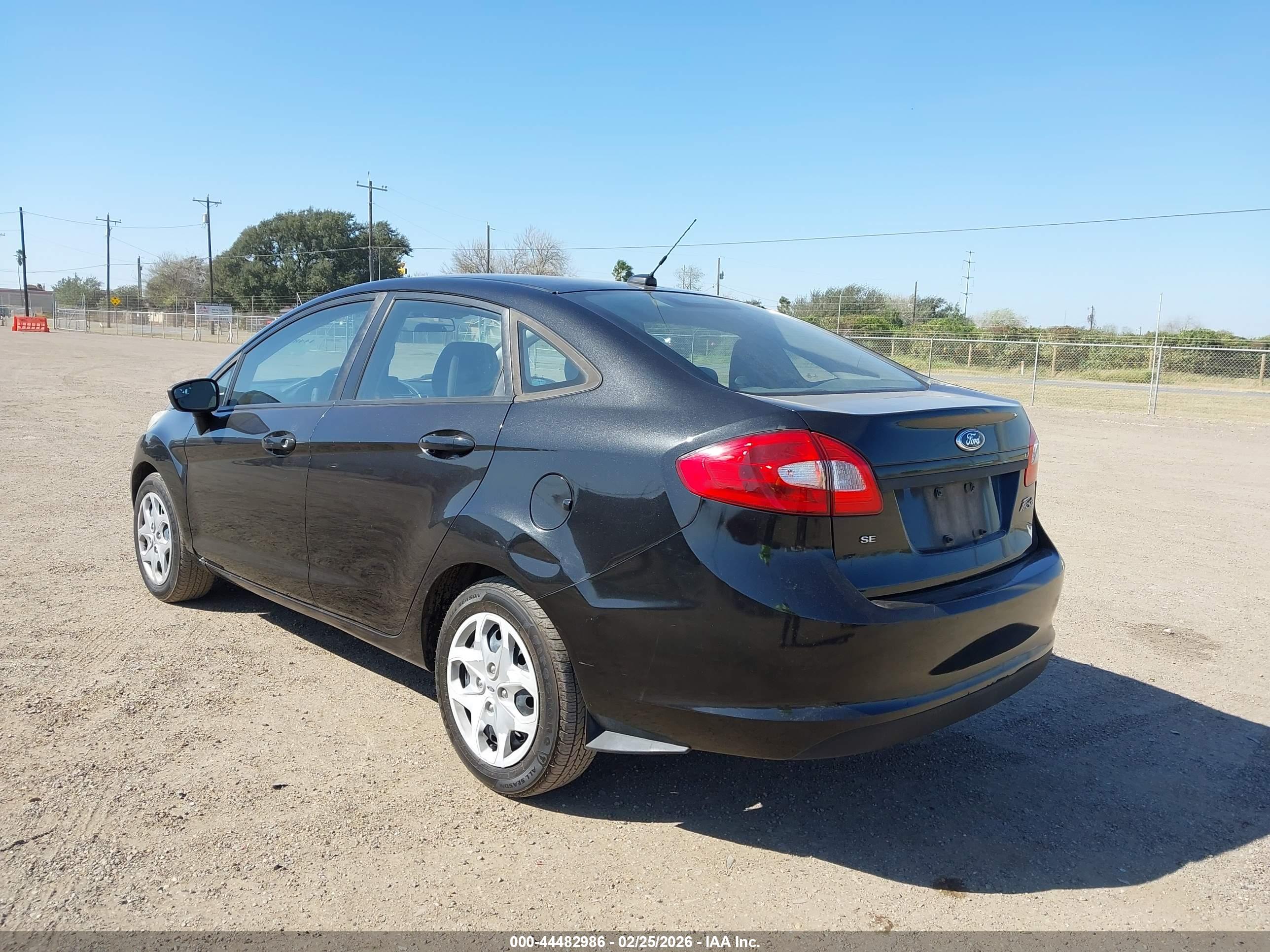 FORD FIESTA image 3