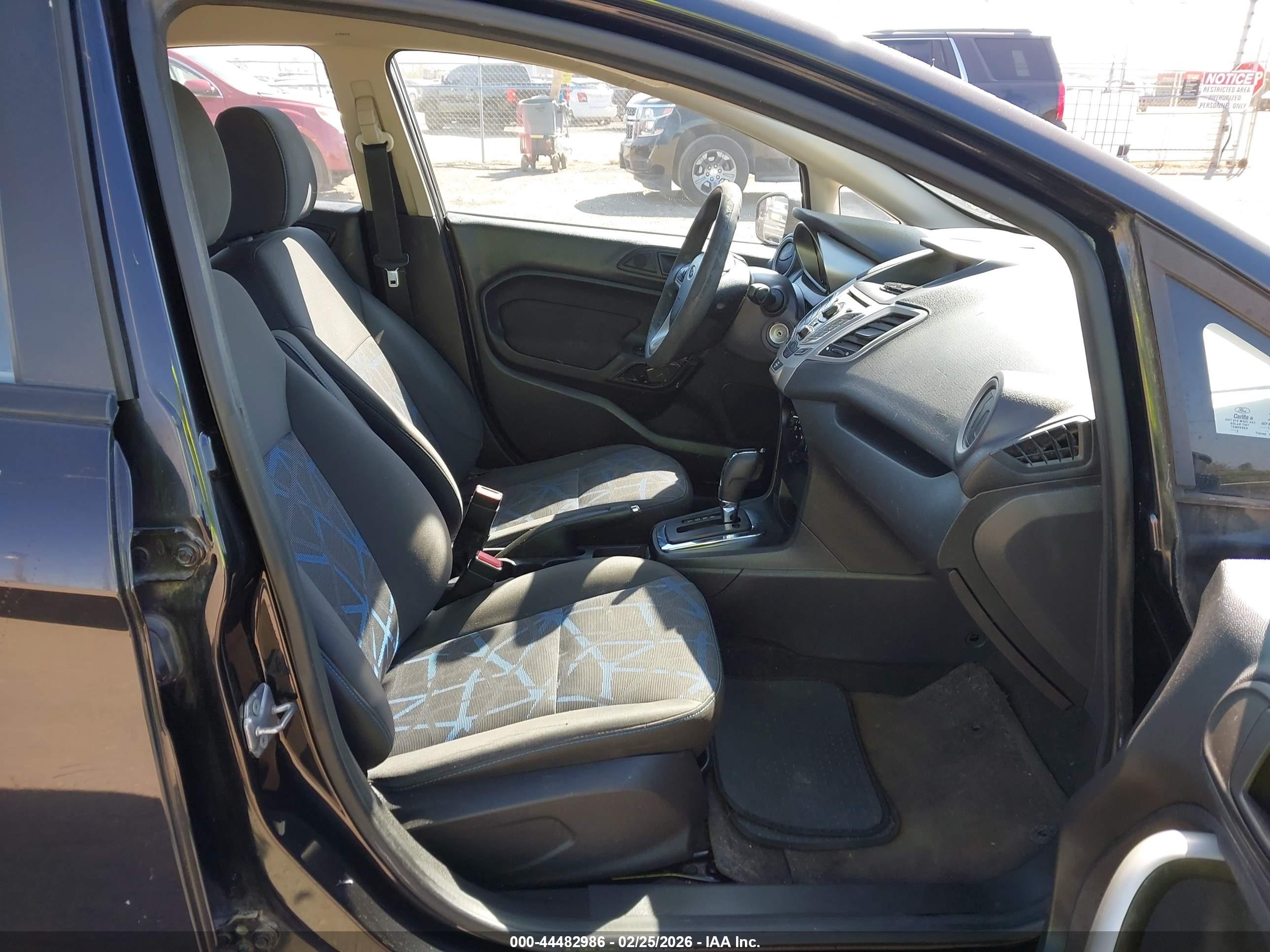 FORD FIESTA image 5