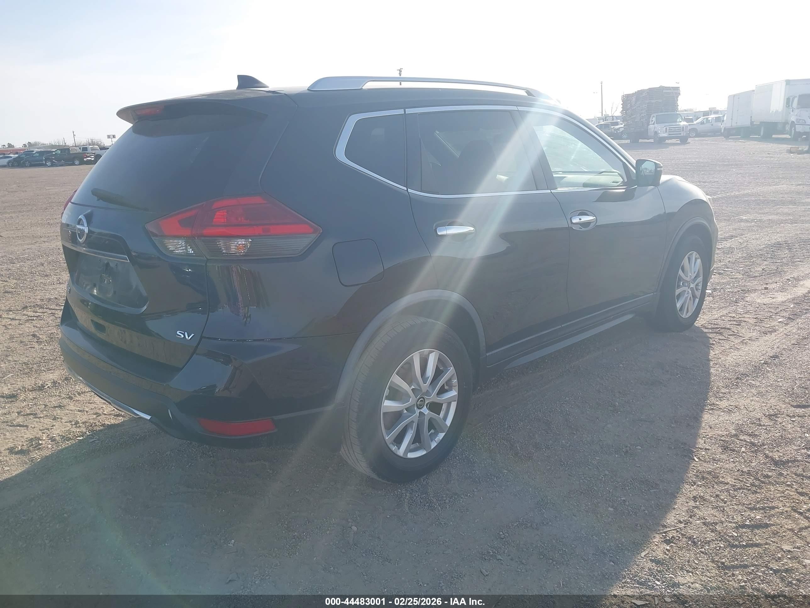 NISSAN ROGUE image 4