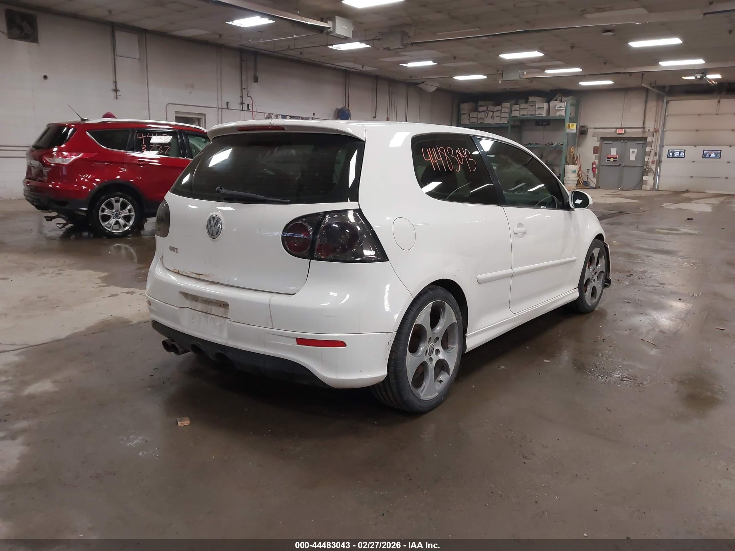 VOLKSWAGEN GTI image 4