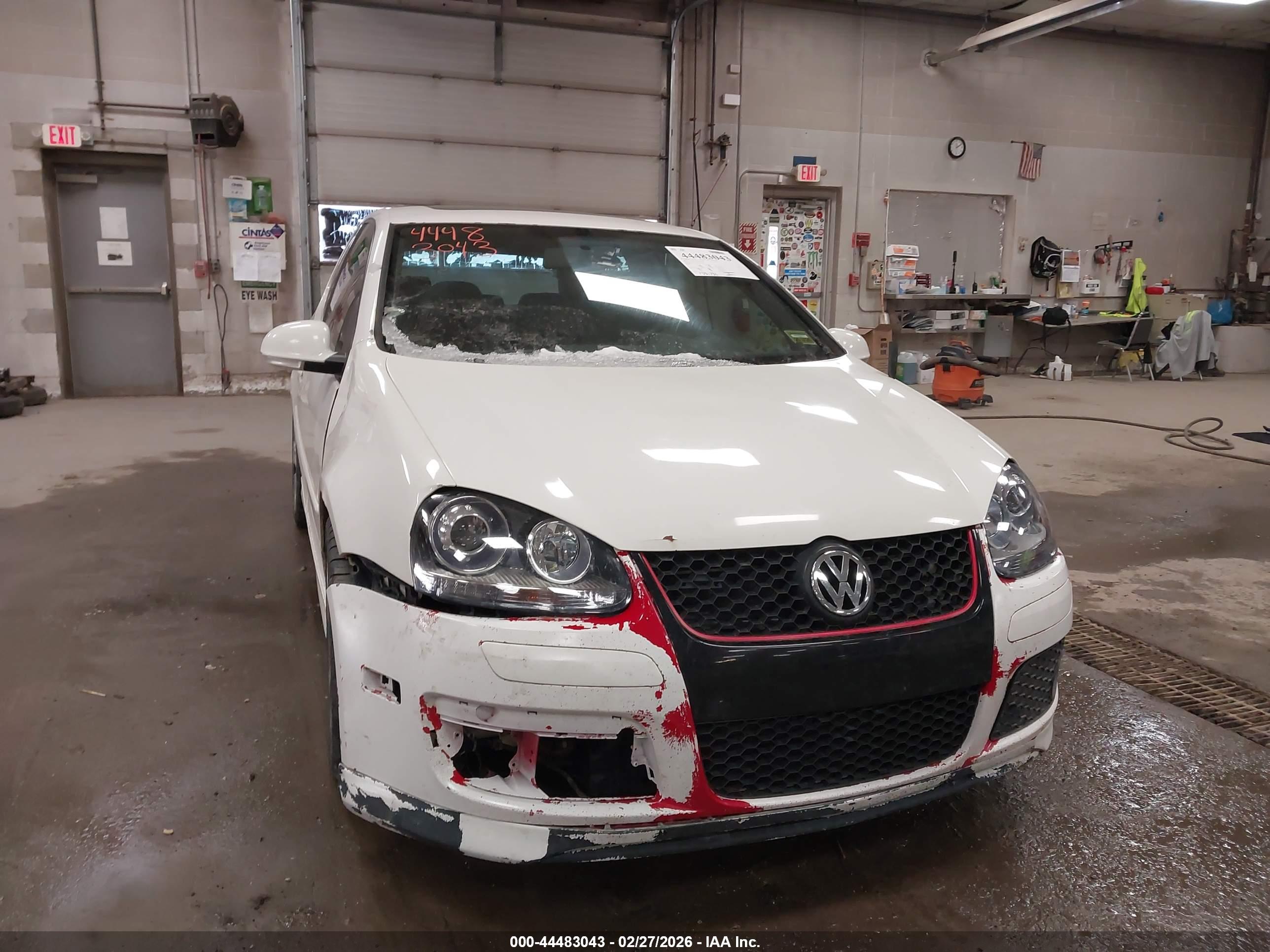 VOLKSWAGEN GTI image 6