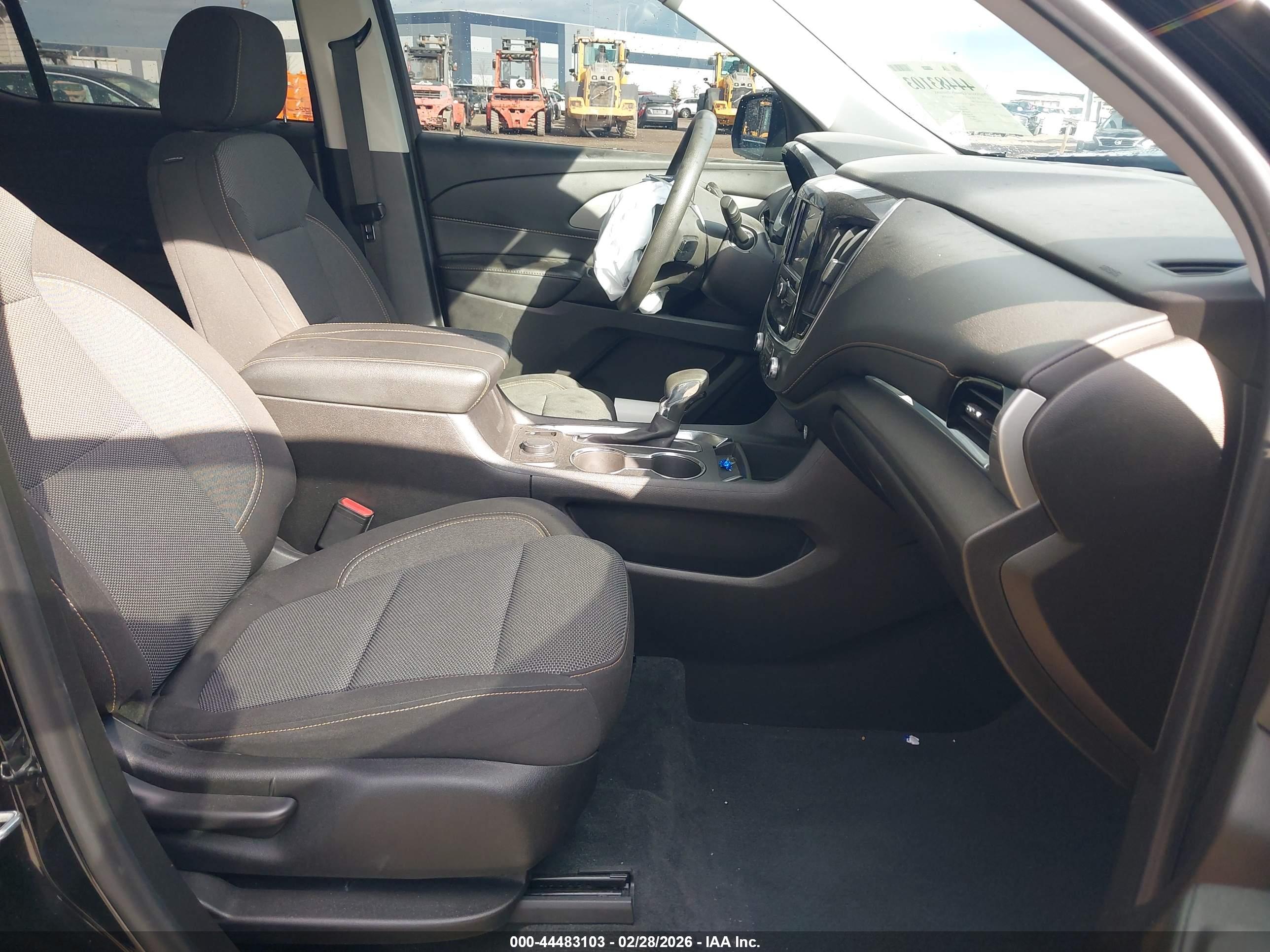 CHEVROLET TRAVERSE image 5