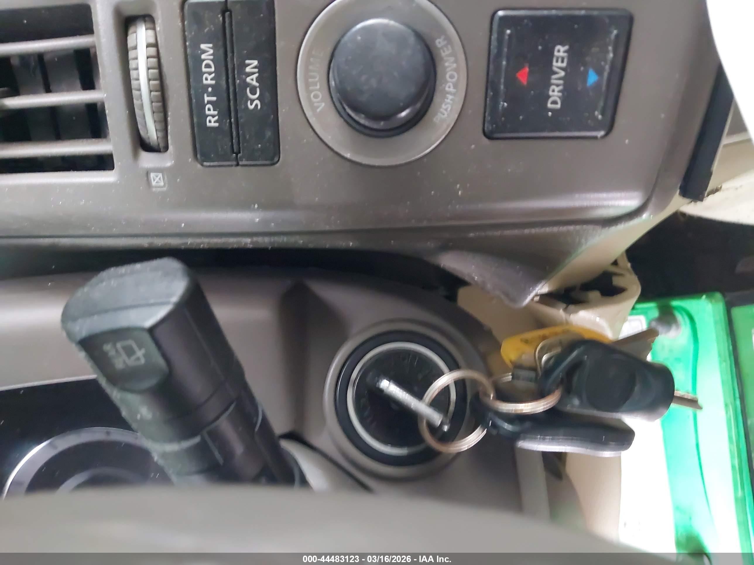 INFINITI FX35 image 11