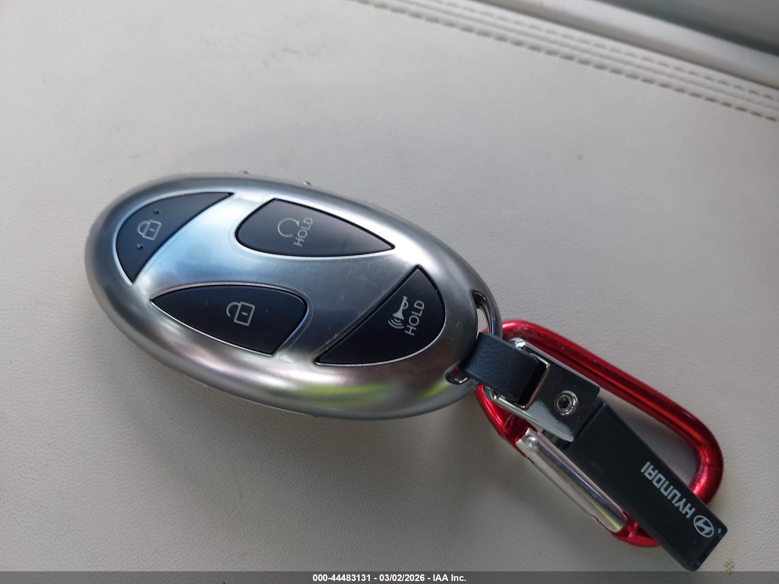 HYUNDAI SANTA image 11