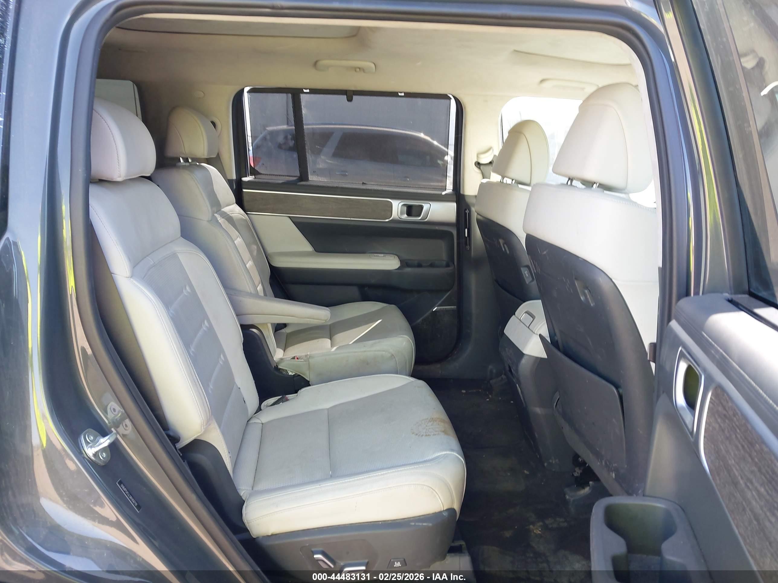 HYUNDAI SANTA image 8