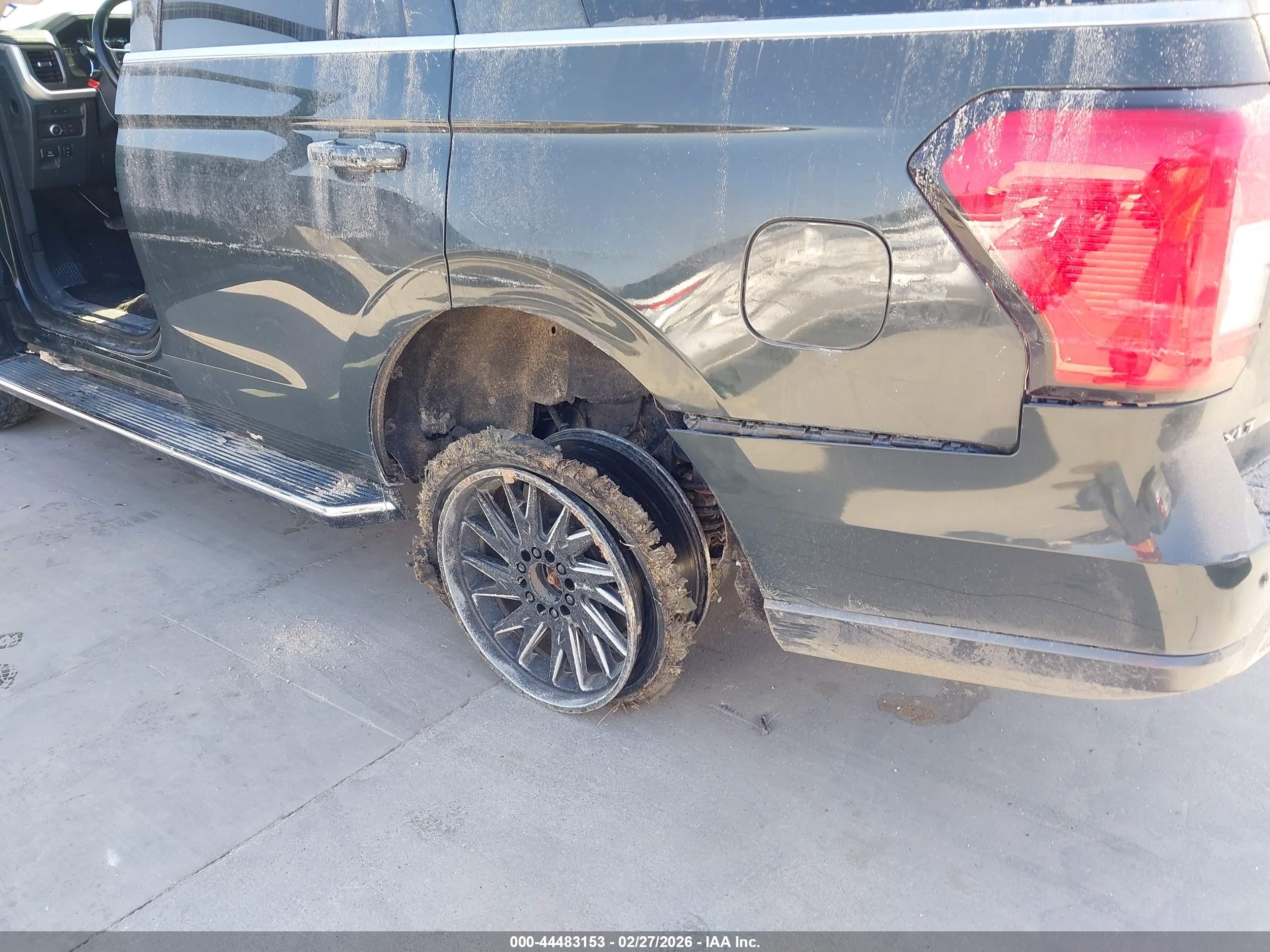 FORD EXPEDITION image 6
