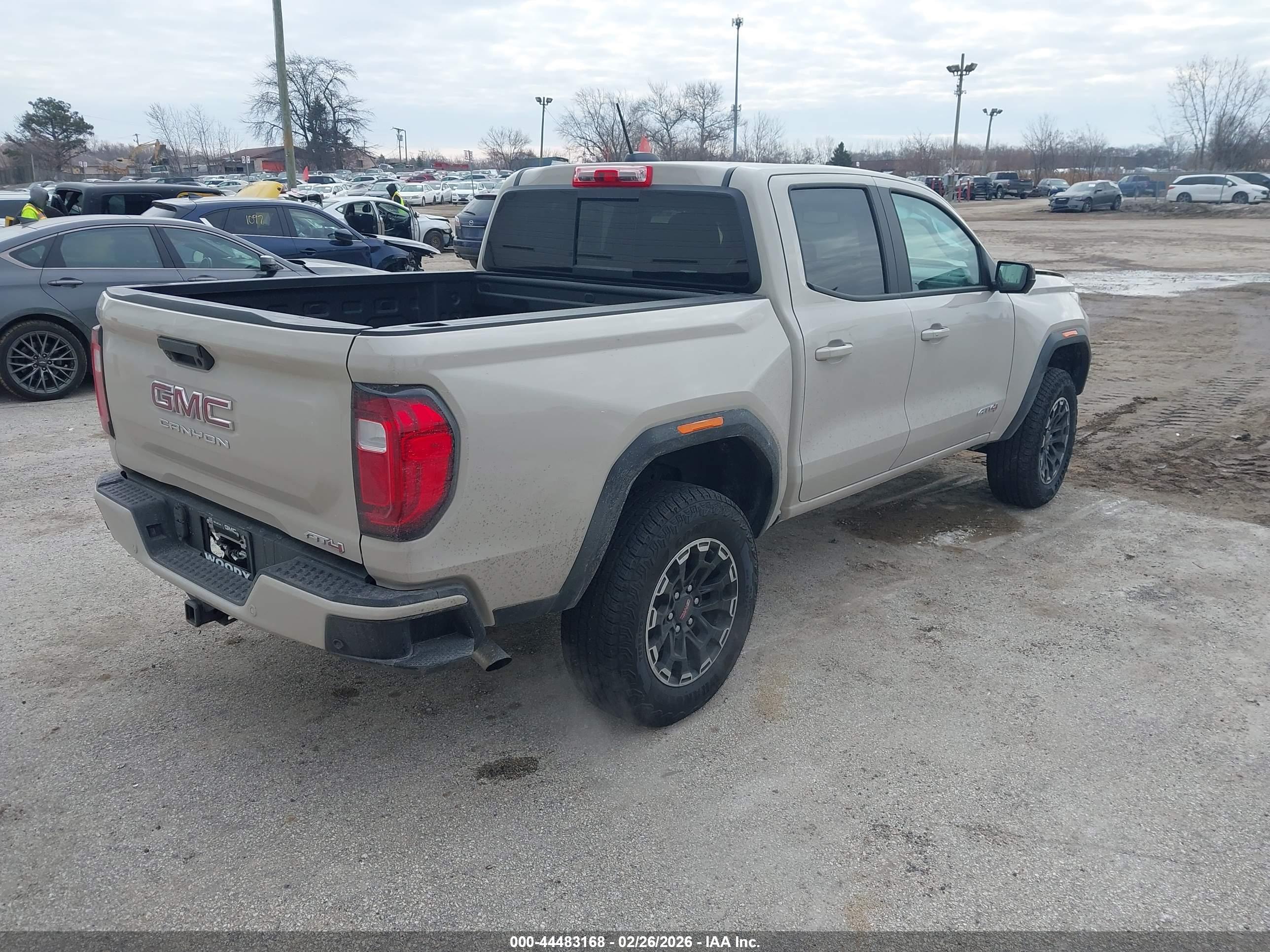 GMC CANYON image 4