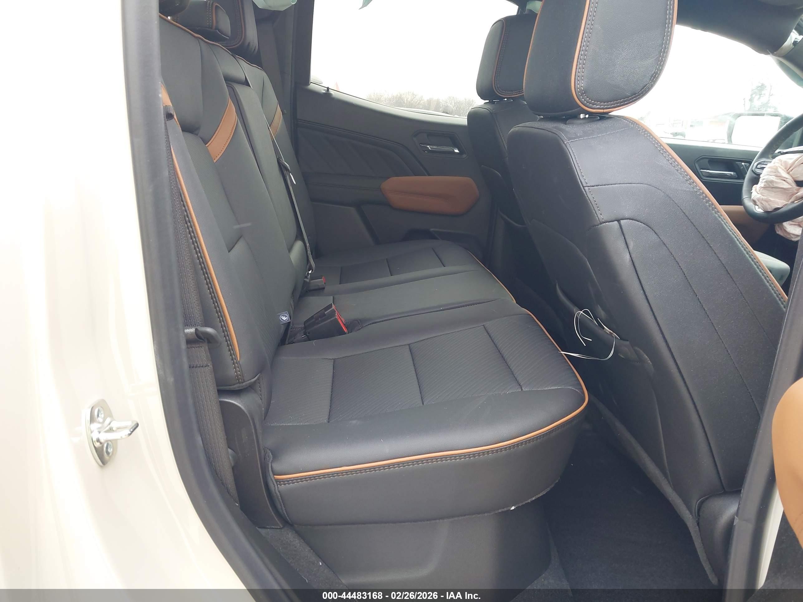 GMC CANYON image 8