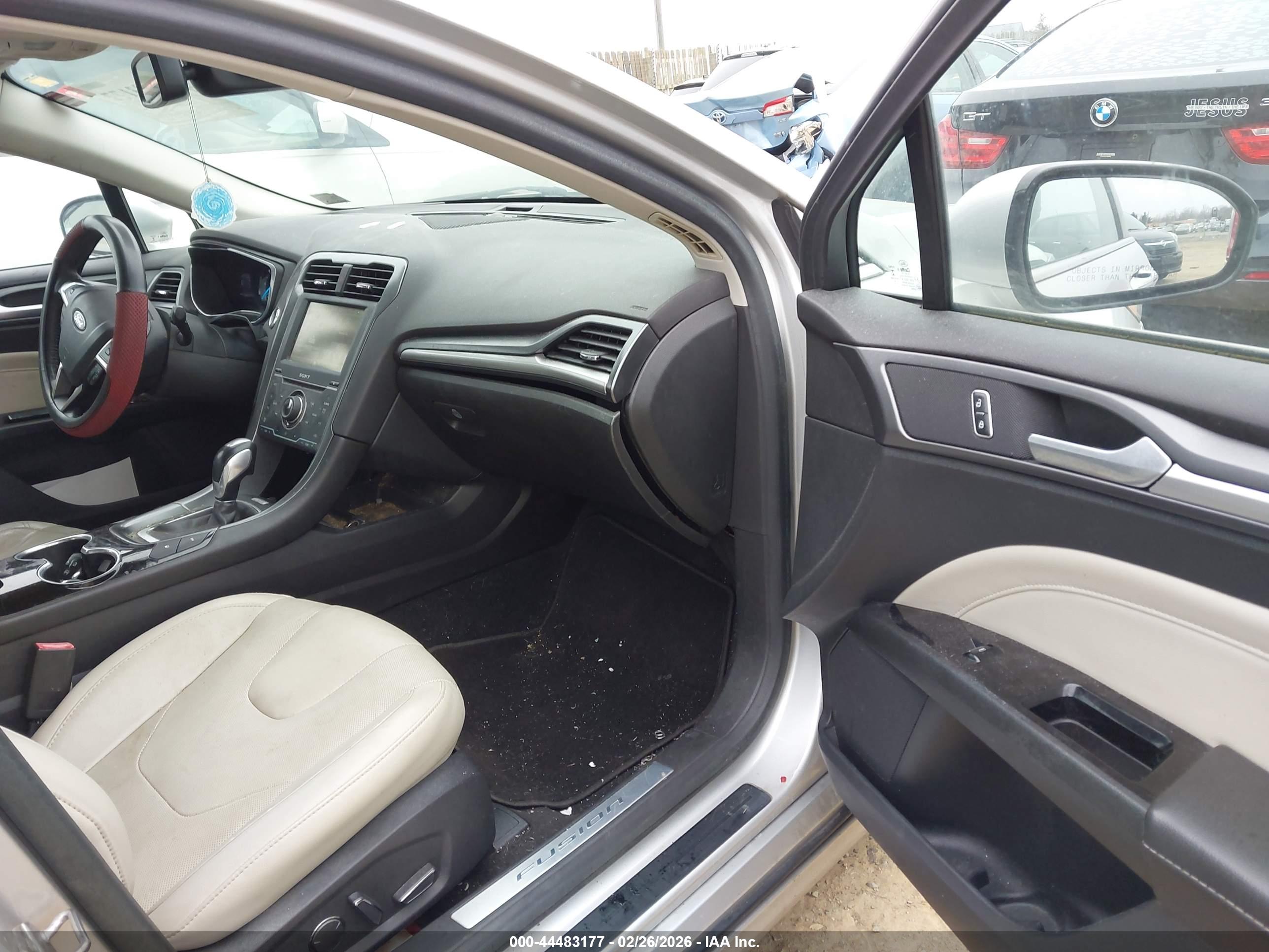 FORD FUSION image 5