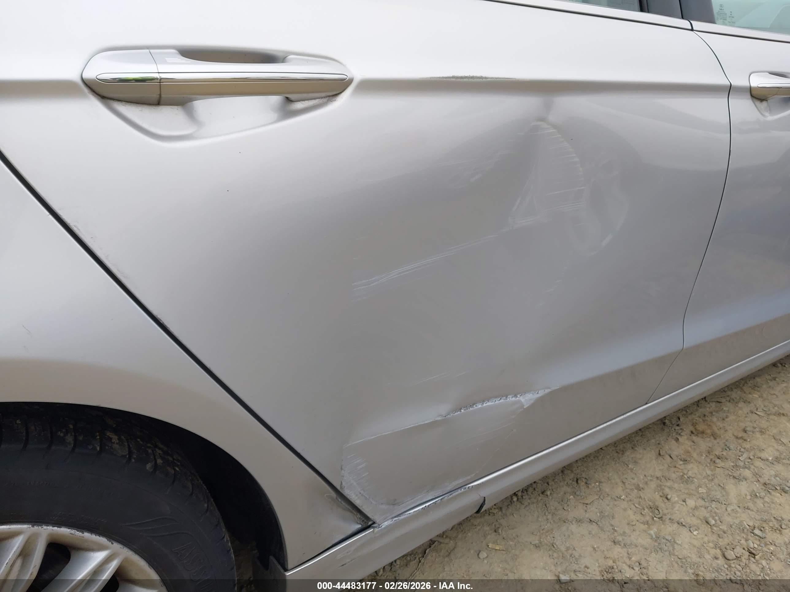 FORD FUSION image 6