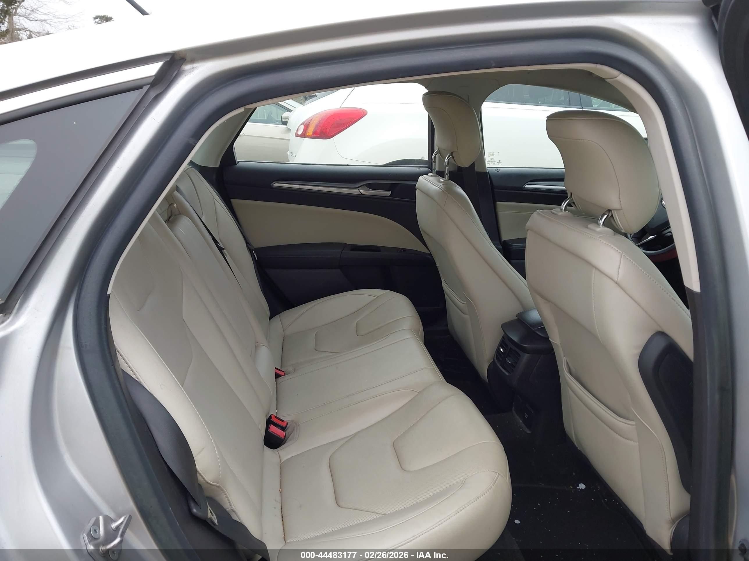 FORD FUSION image 8