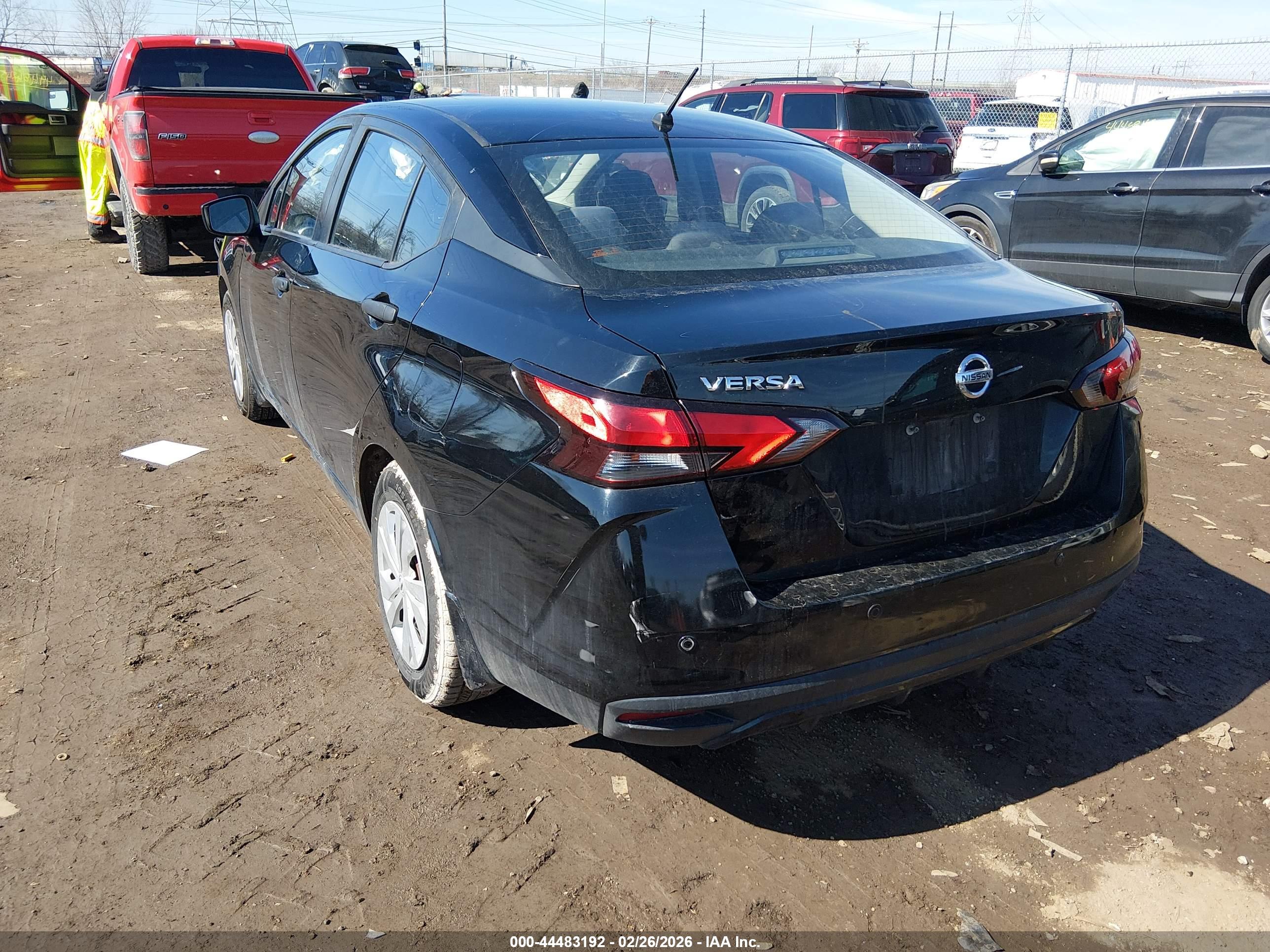 NISSAN VERSA image 3