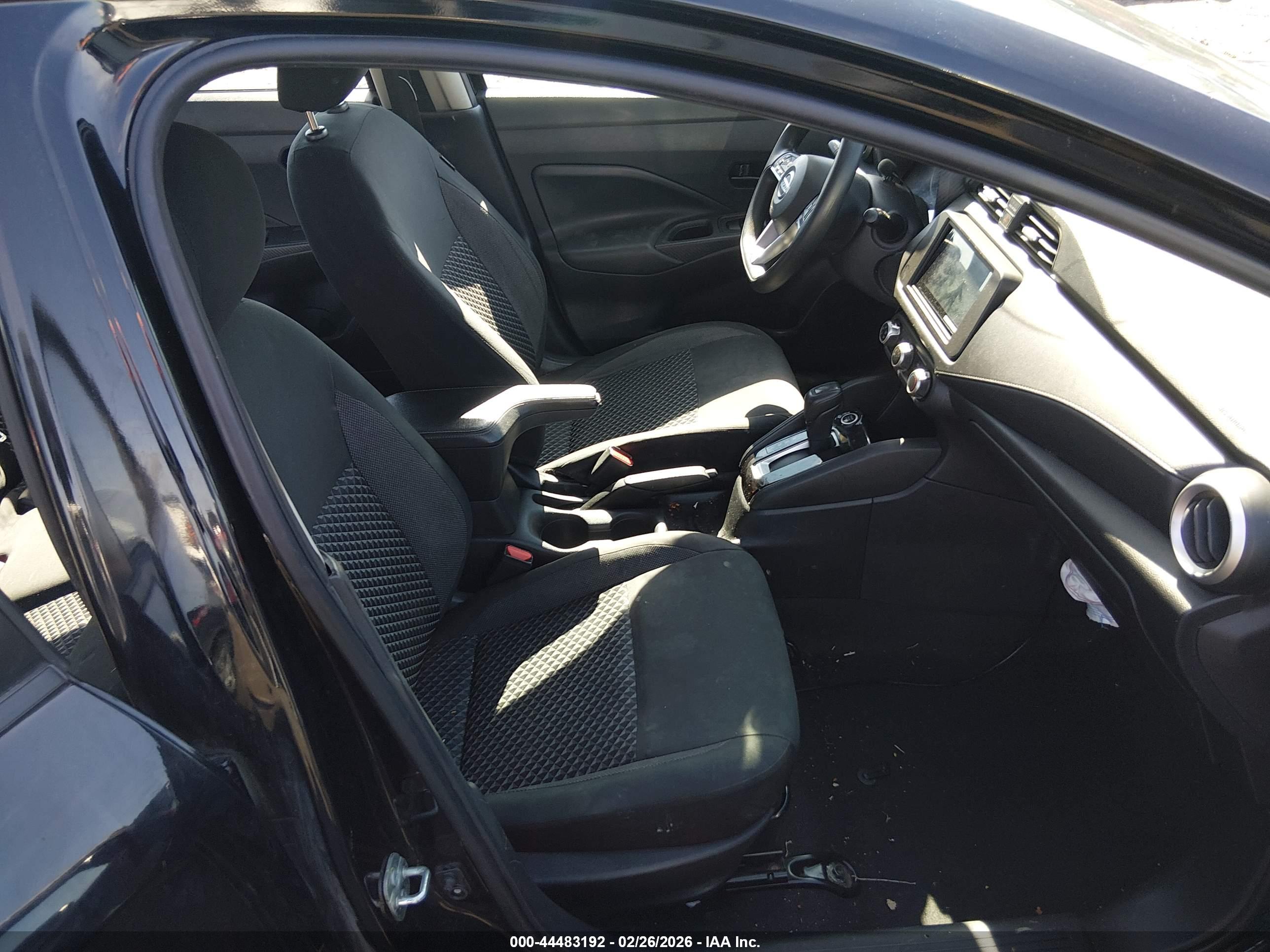 NISSAN VERSA image 5