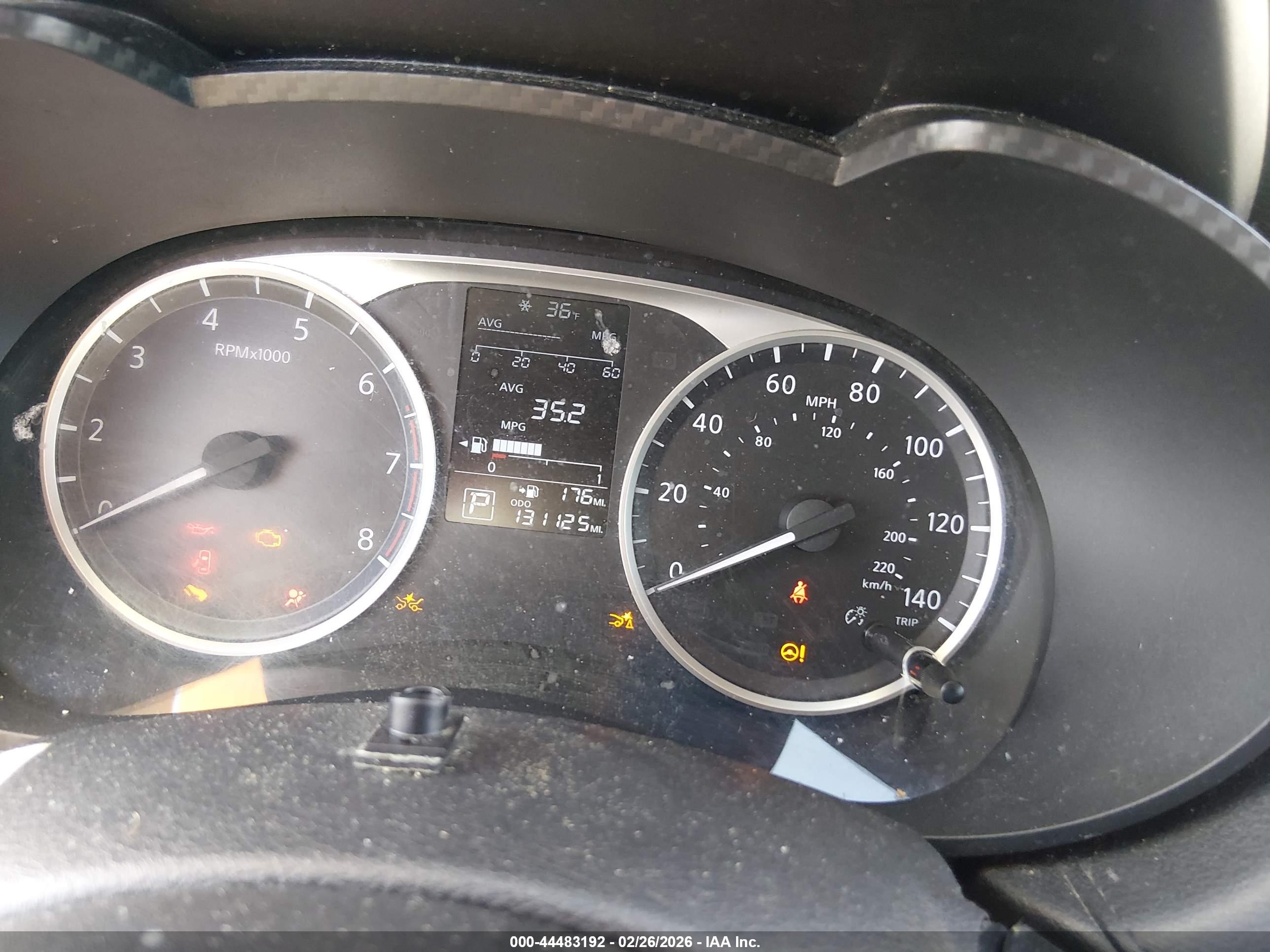 NISSAN VERSA image 7