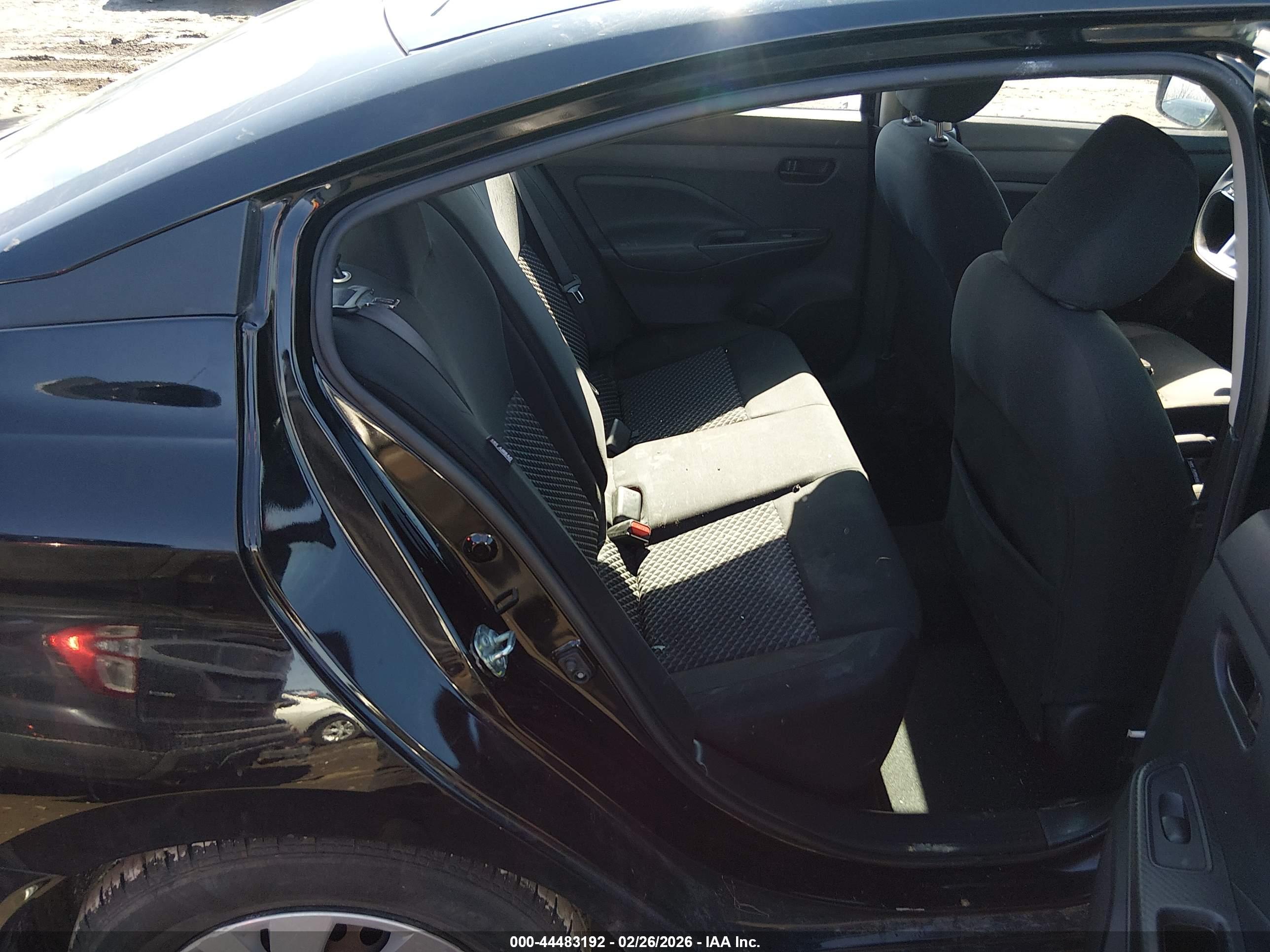 NISSAN VERSA image 8
