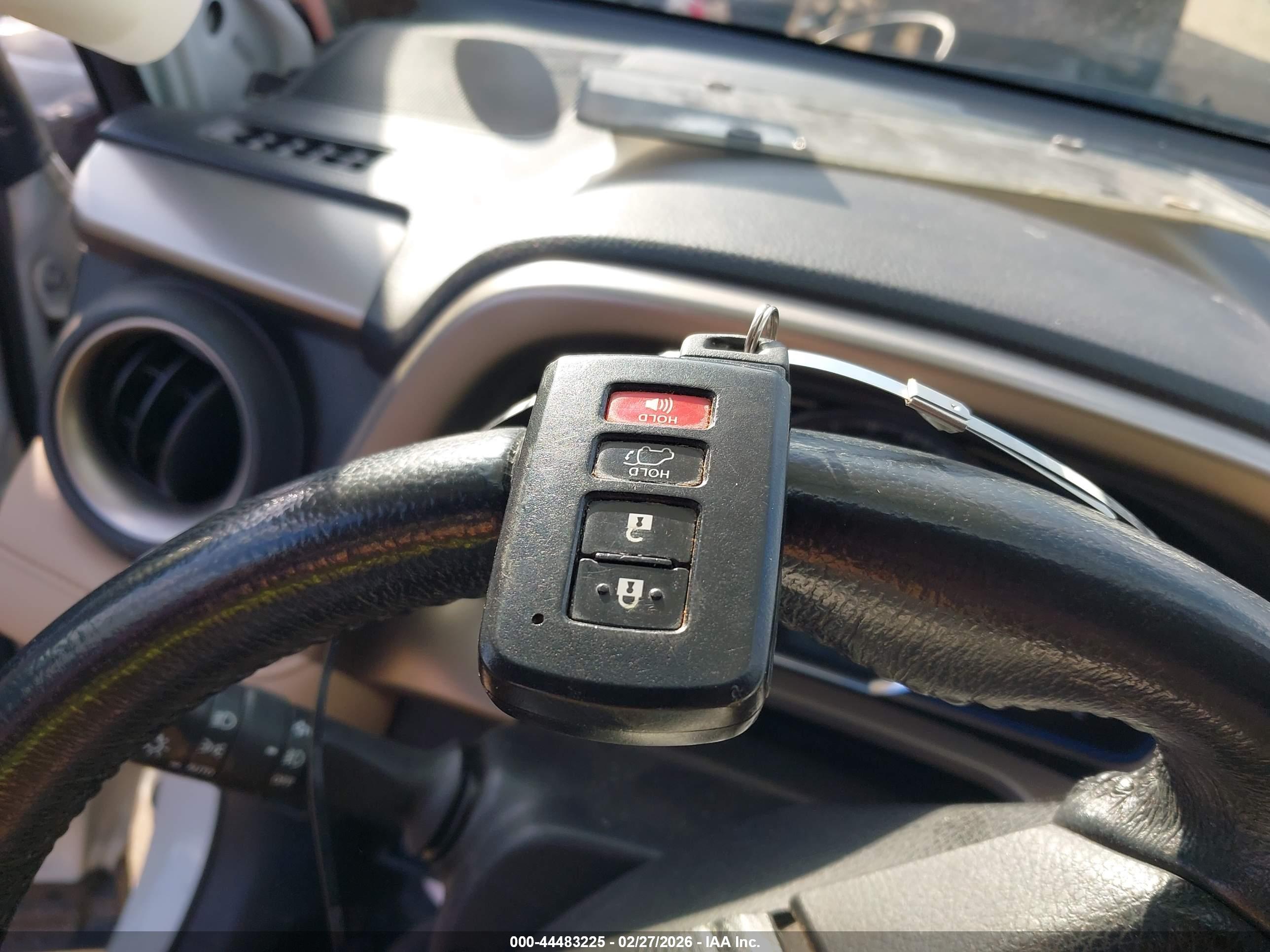 TOYOTA RAV4 image 11