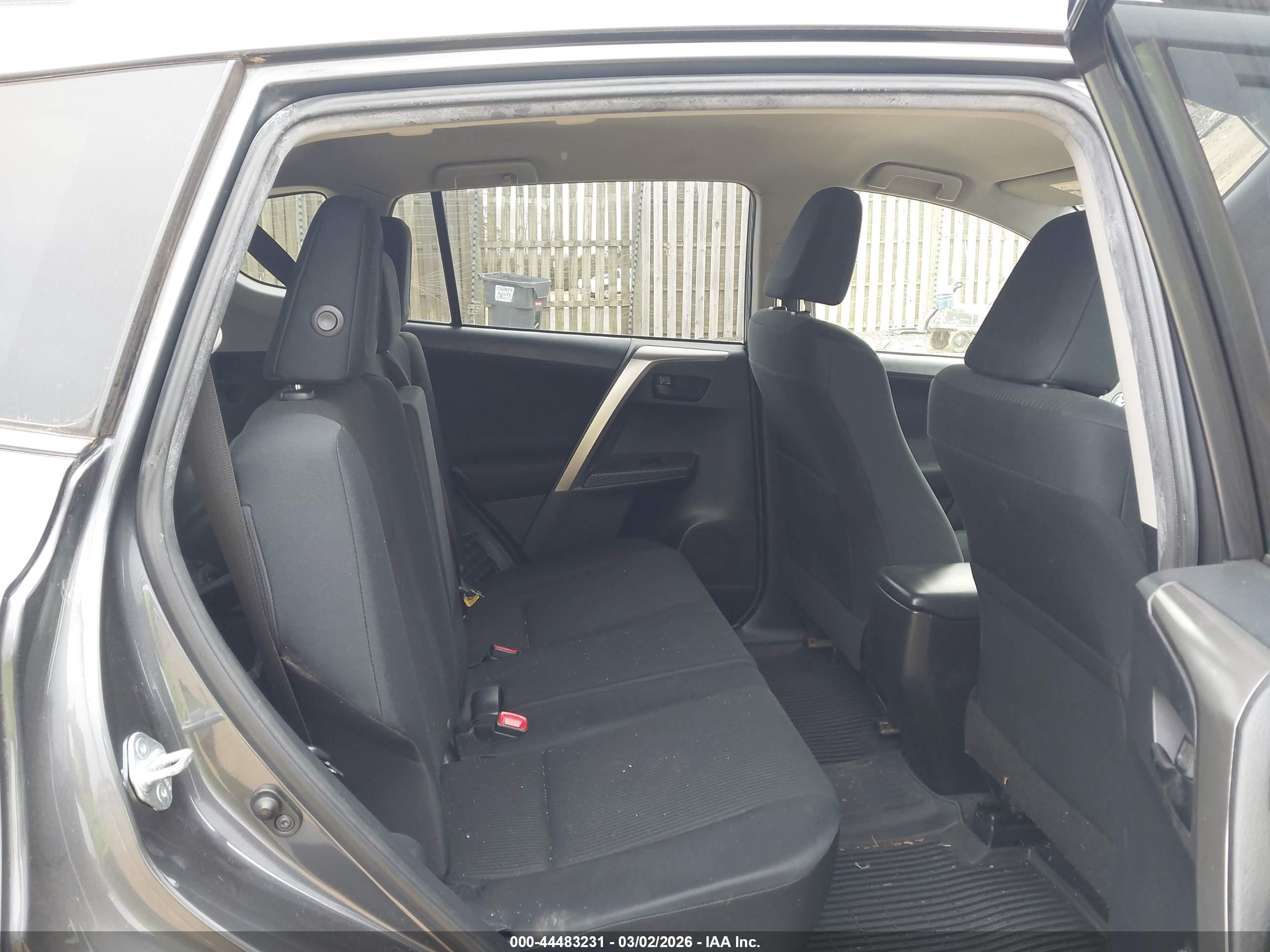 TOYOTA RAV4 image 8