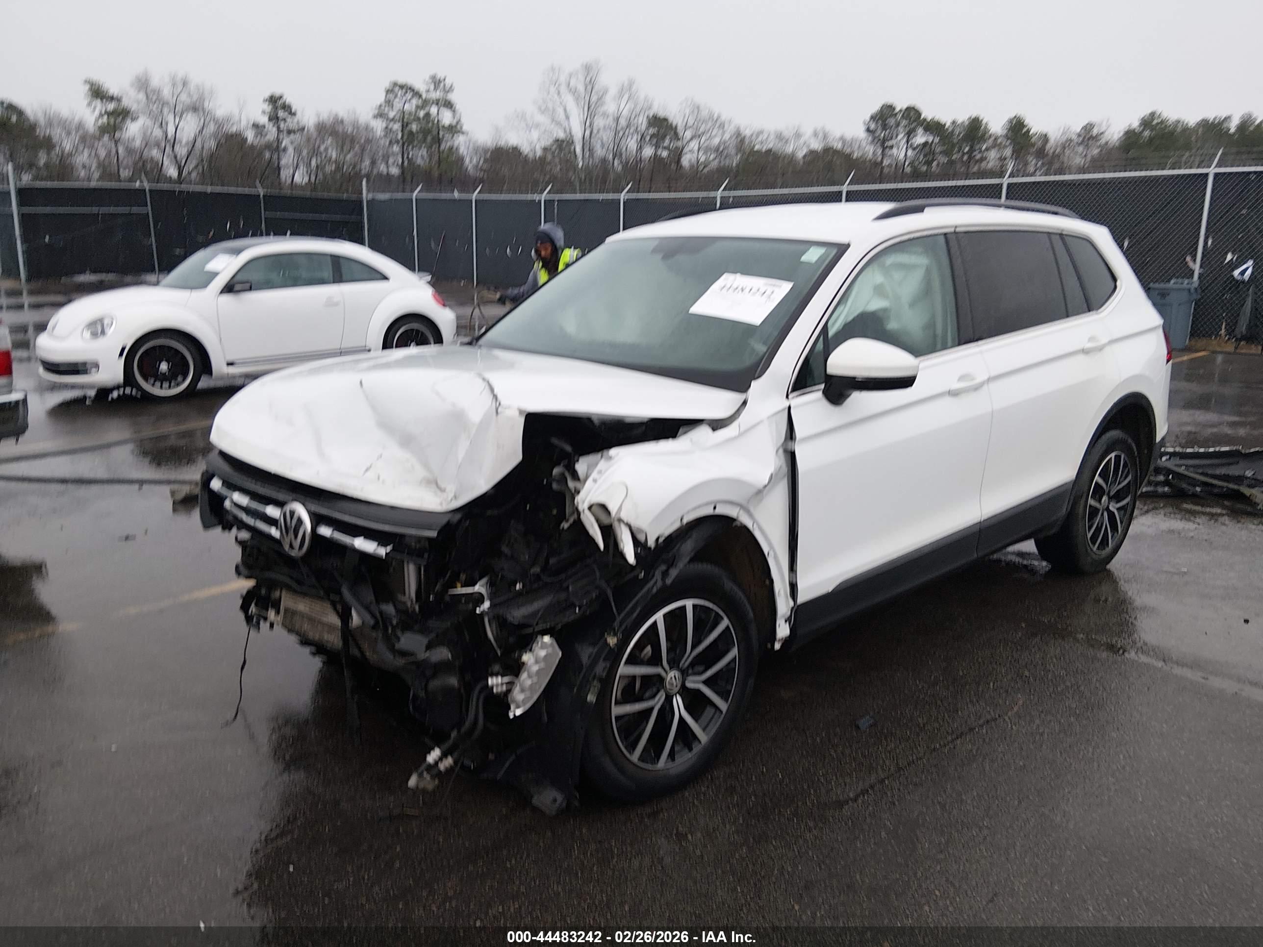 VOLKSWAGEN TIGUAN image 2