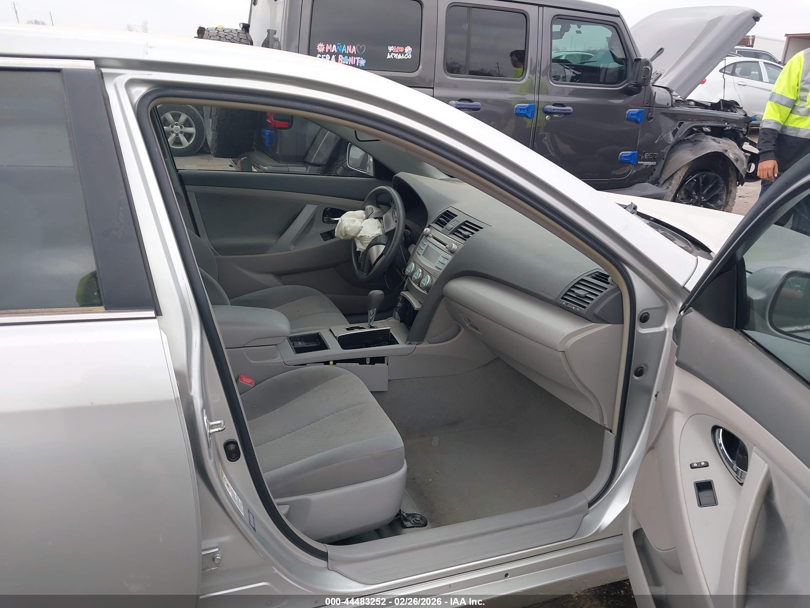 TOYOTA CAMRY image 5