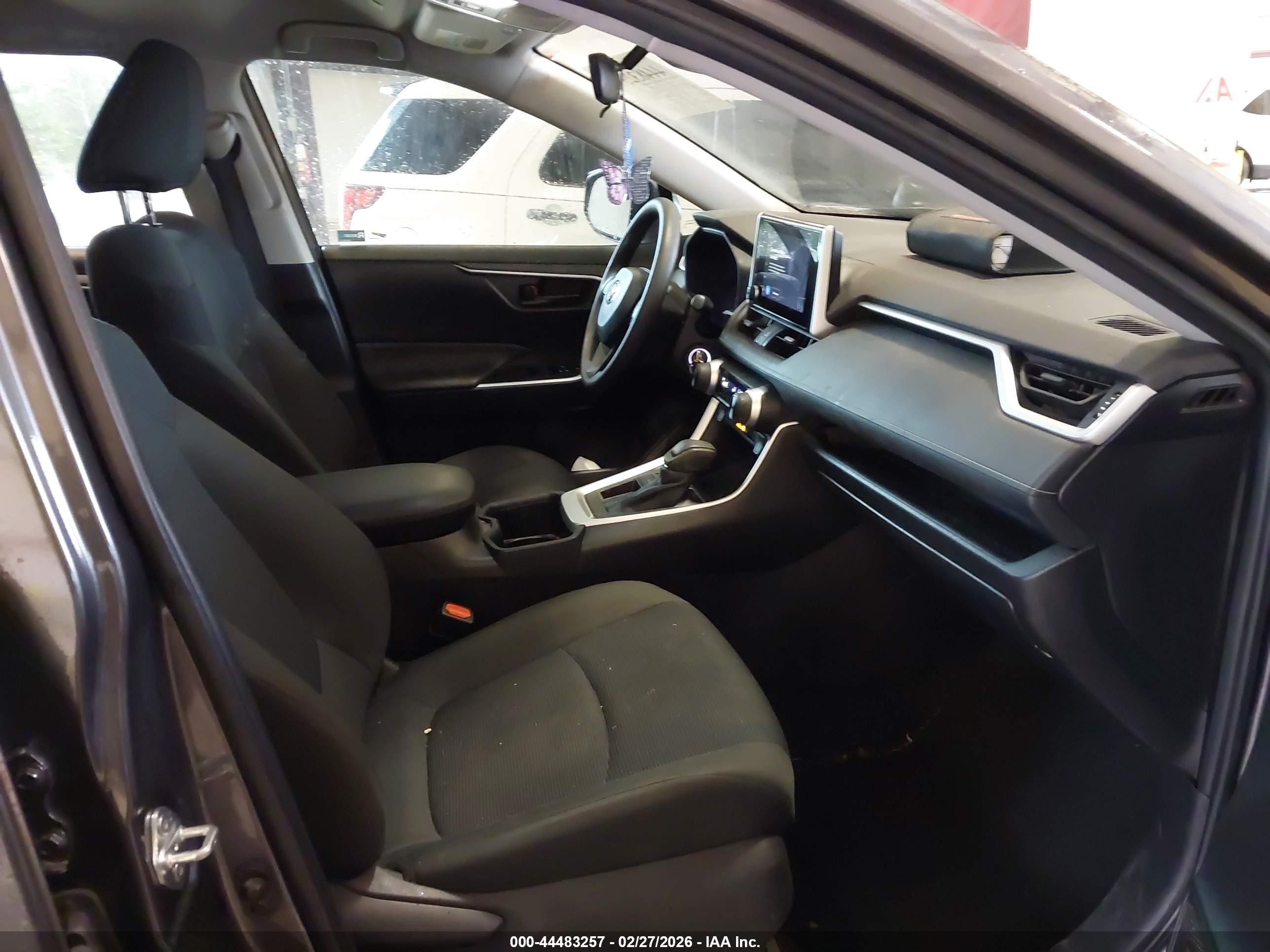 TOYOTA RAV4 image 5