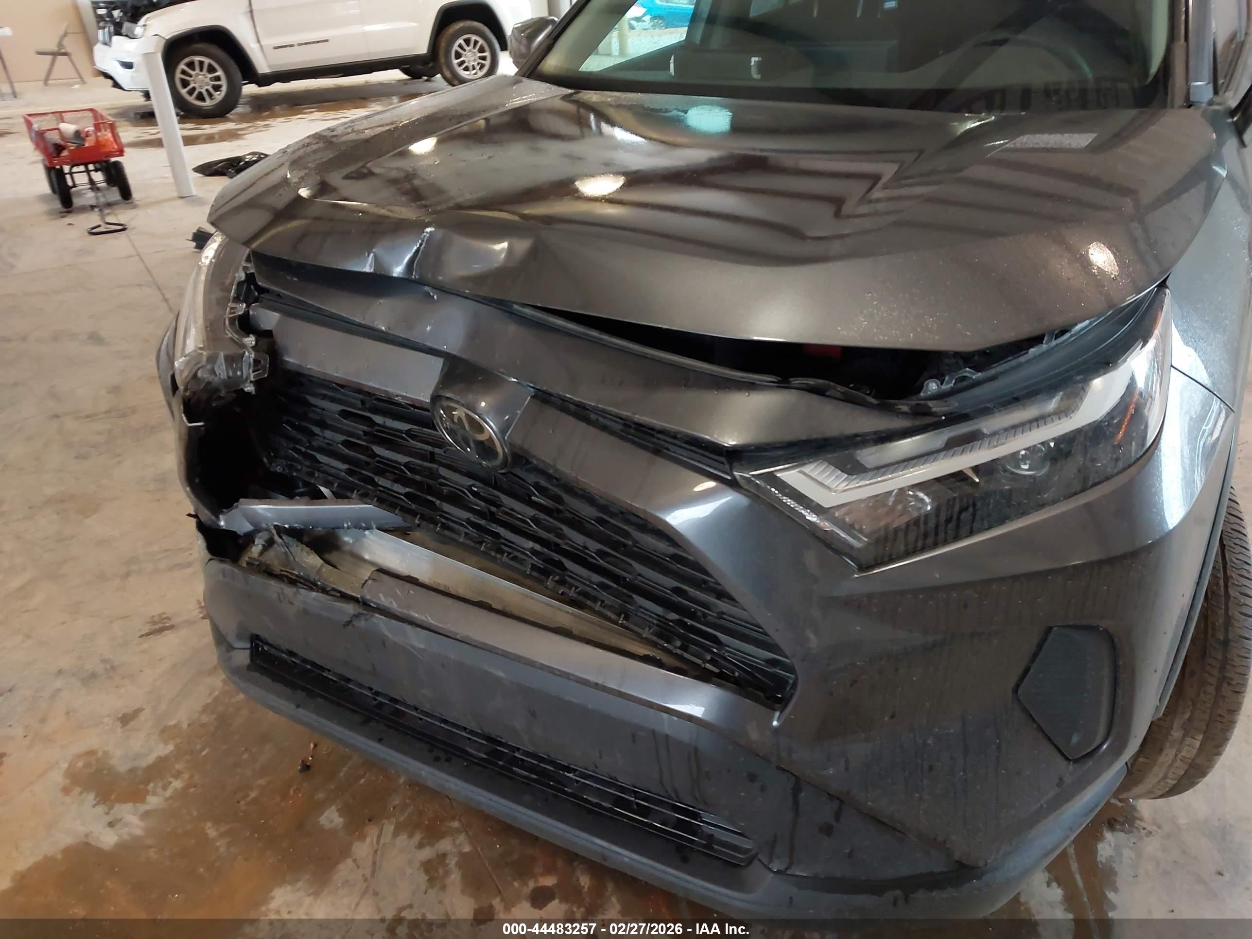 TOYOTA RAV4 image 6