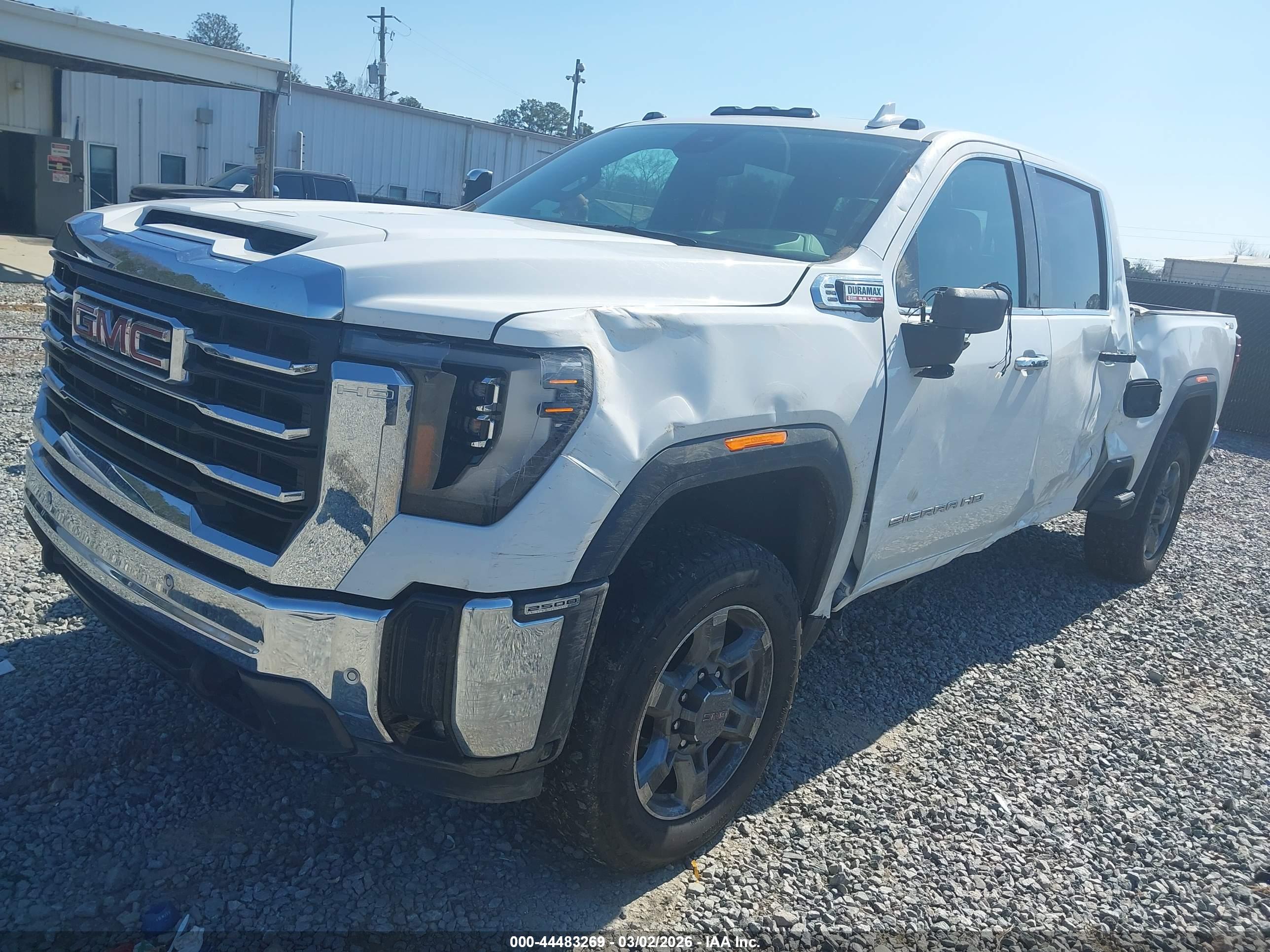 GMC SIERRA image 2