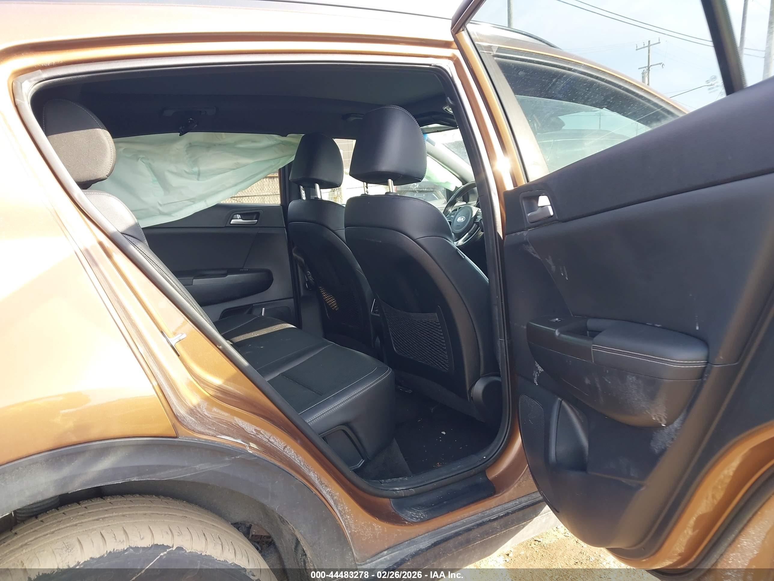 KIA SPORTAGE image 8