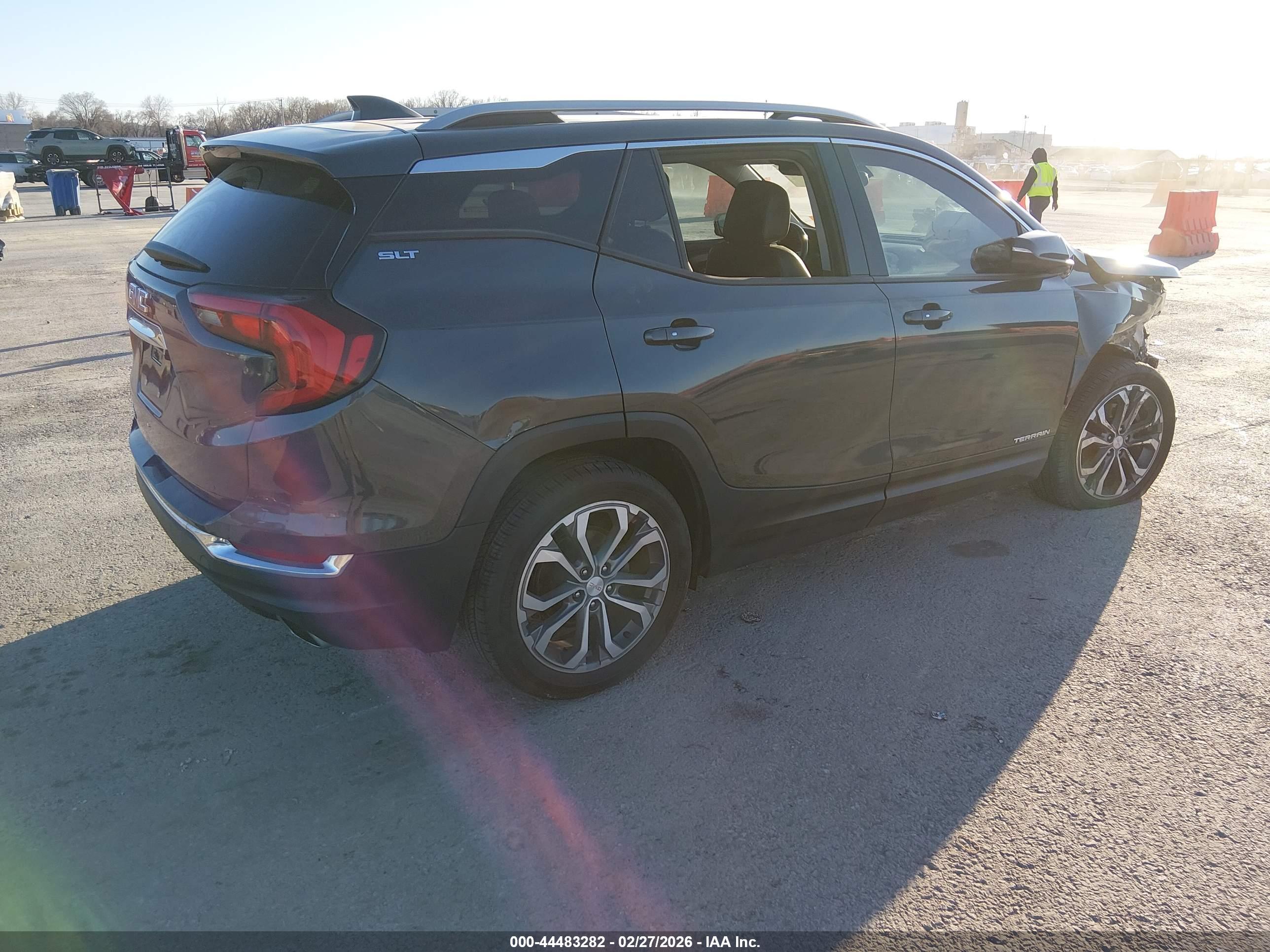GMC TERRAIN image 4