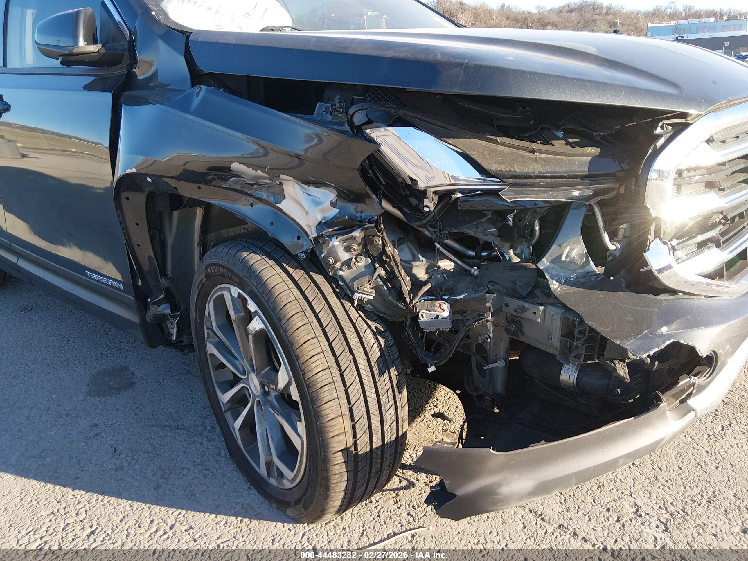 GMC TERRAIN image 6