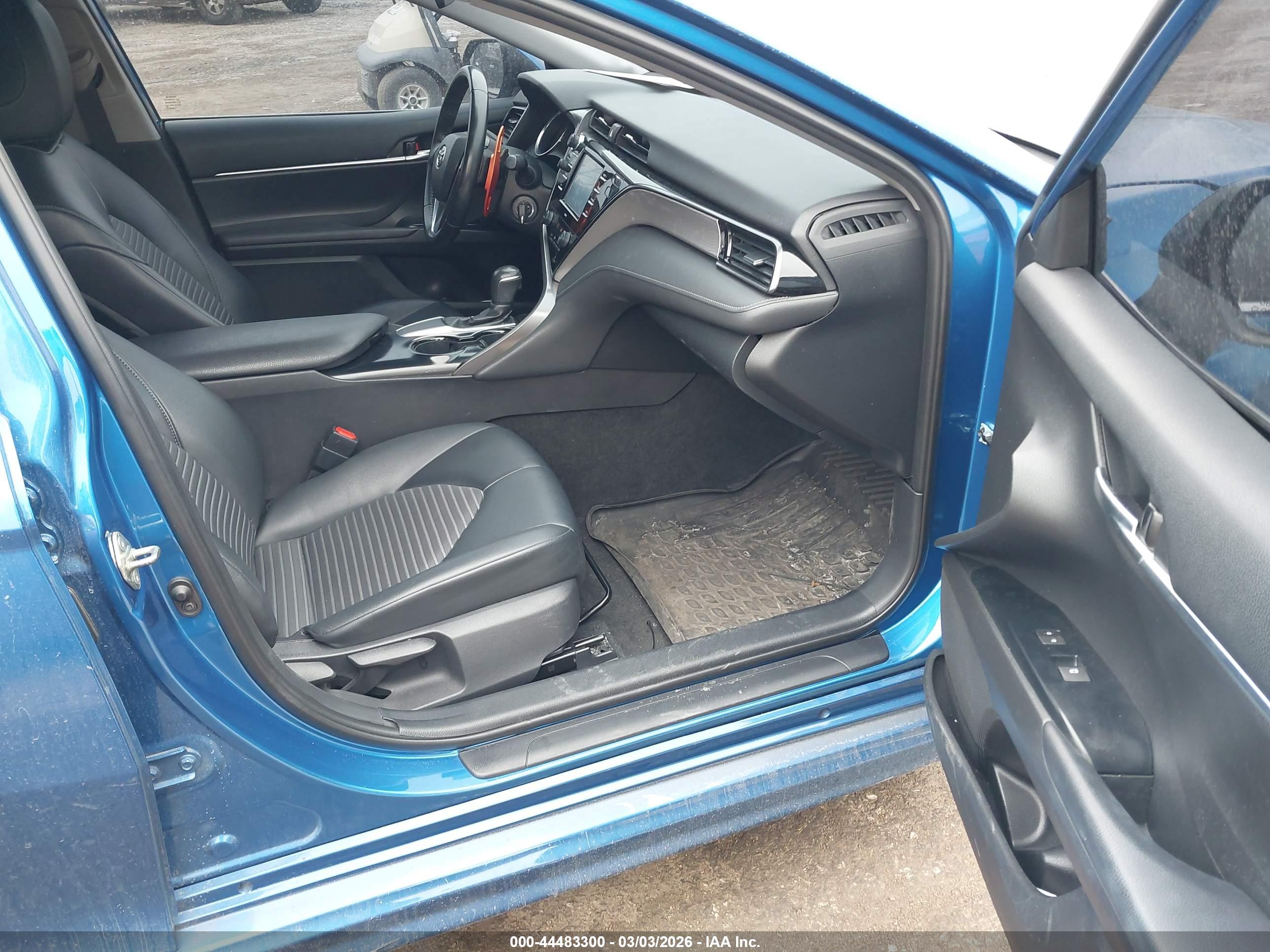 TOYOTA CAMRY image 5