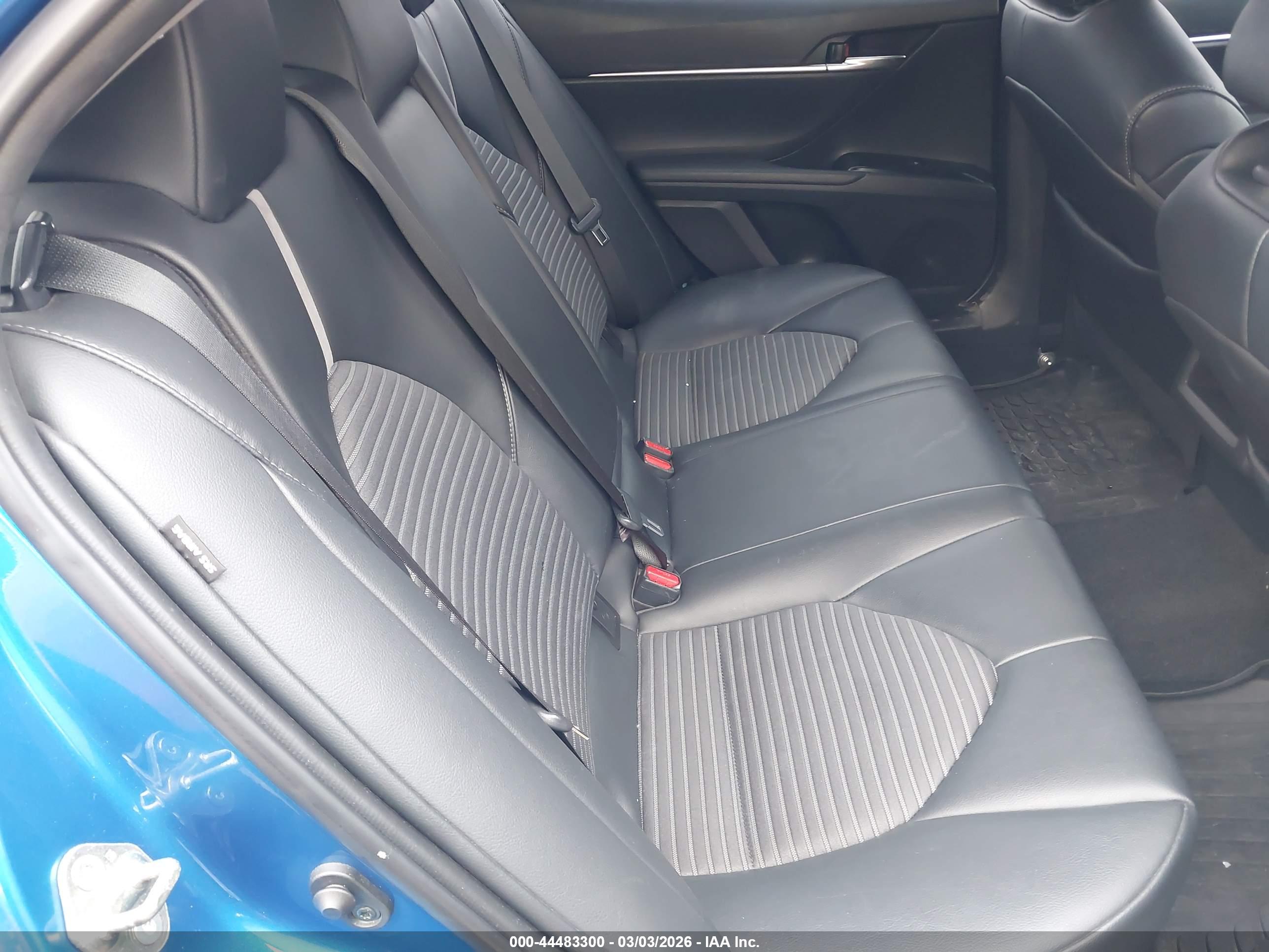 TOYOTA CAMRY image 8