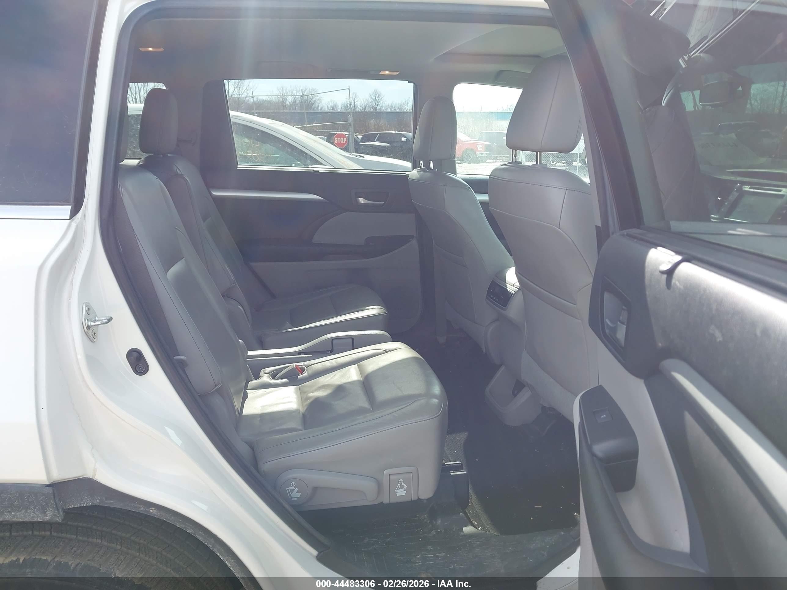 TOYOTA HIGHLANDER image 8