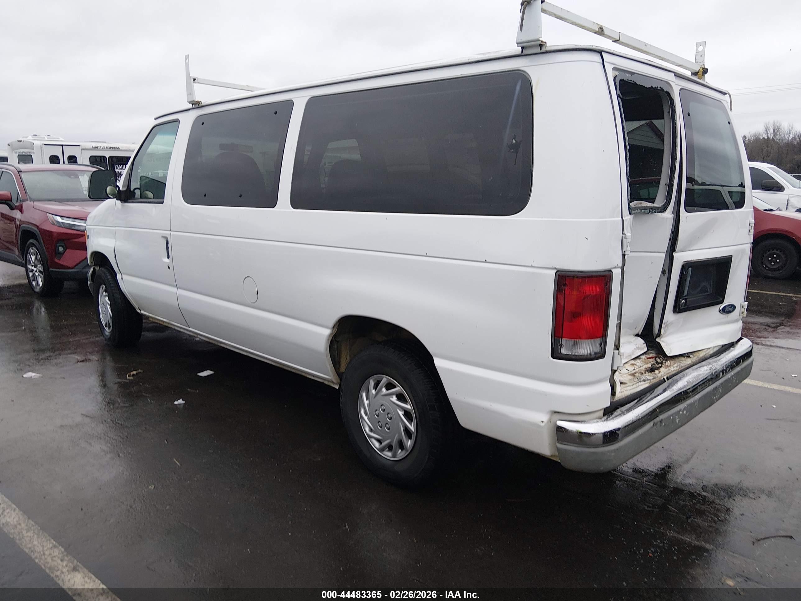 FORD E-150 image 3