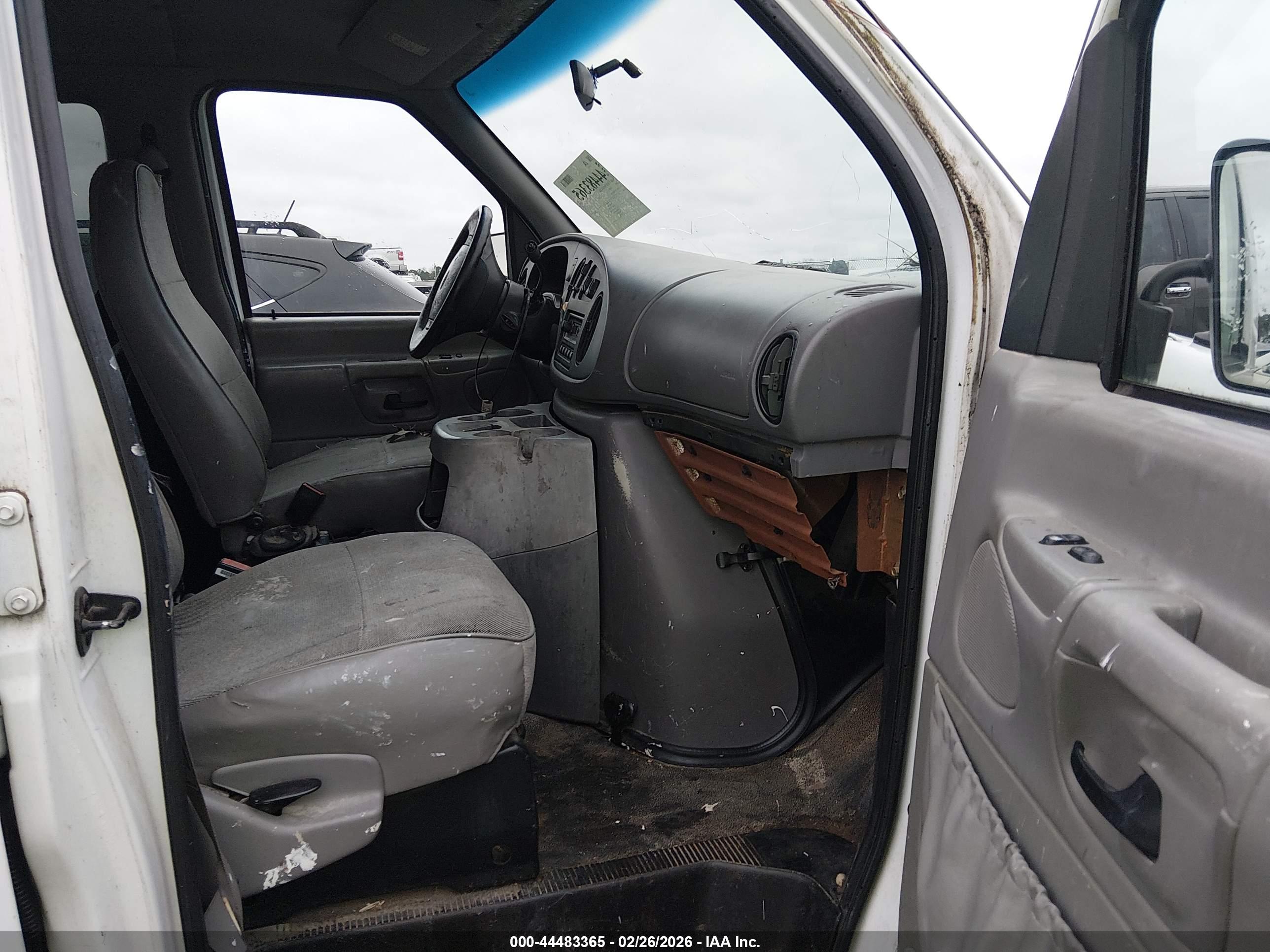 FORD E-150 image 5