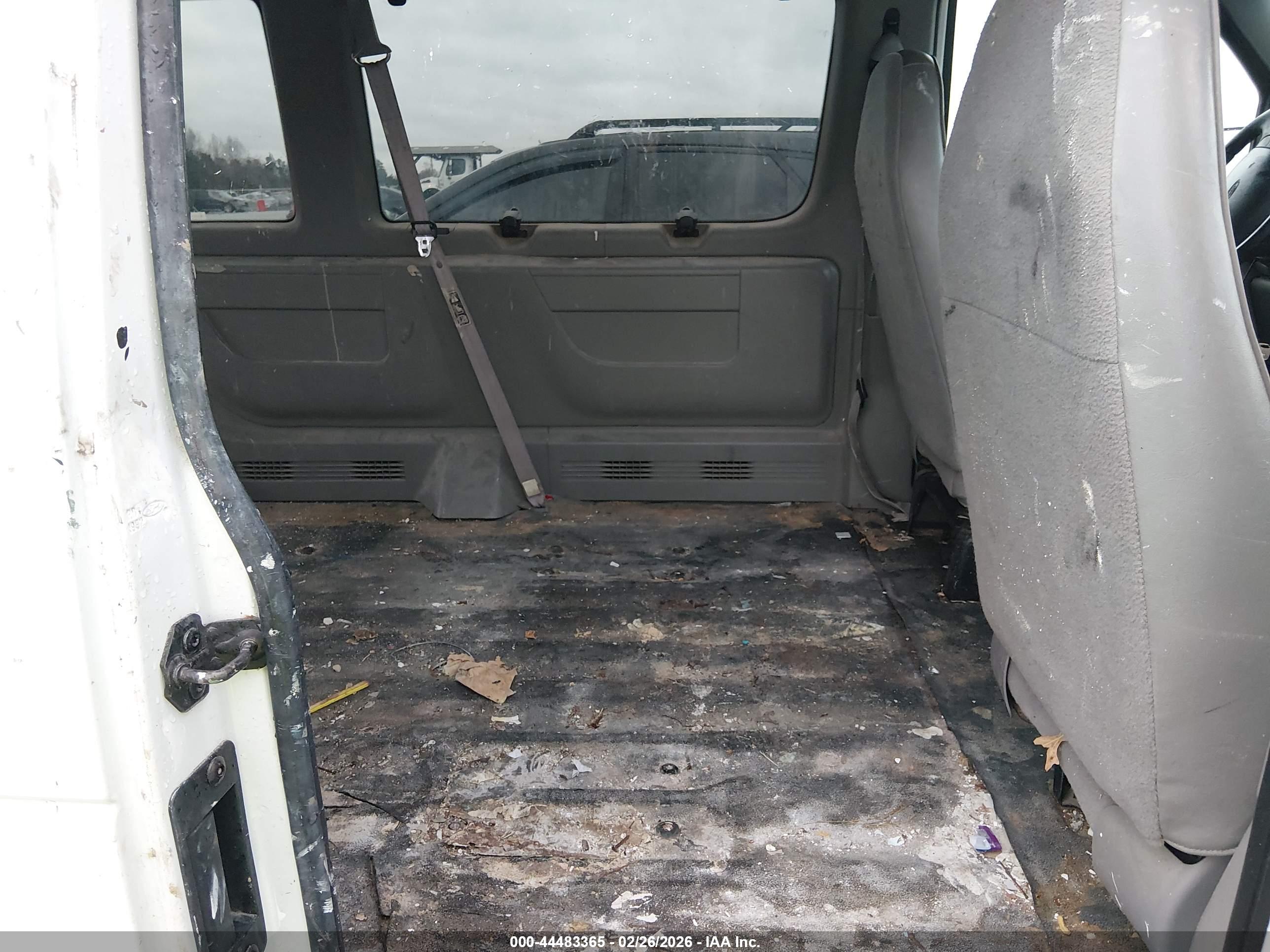 FORD E-150 image 8