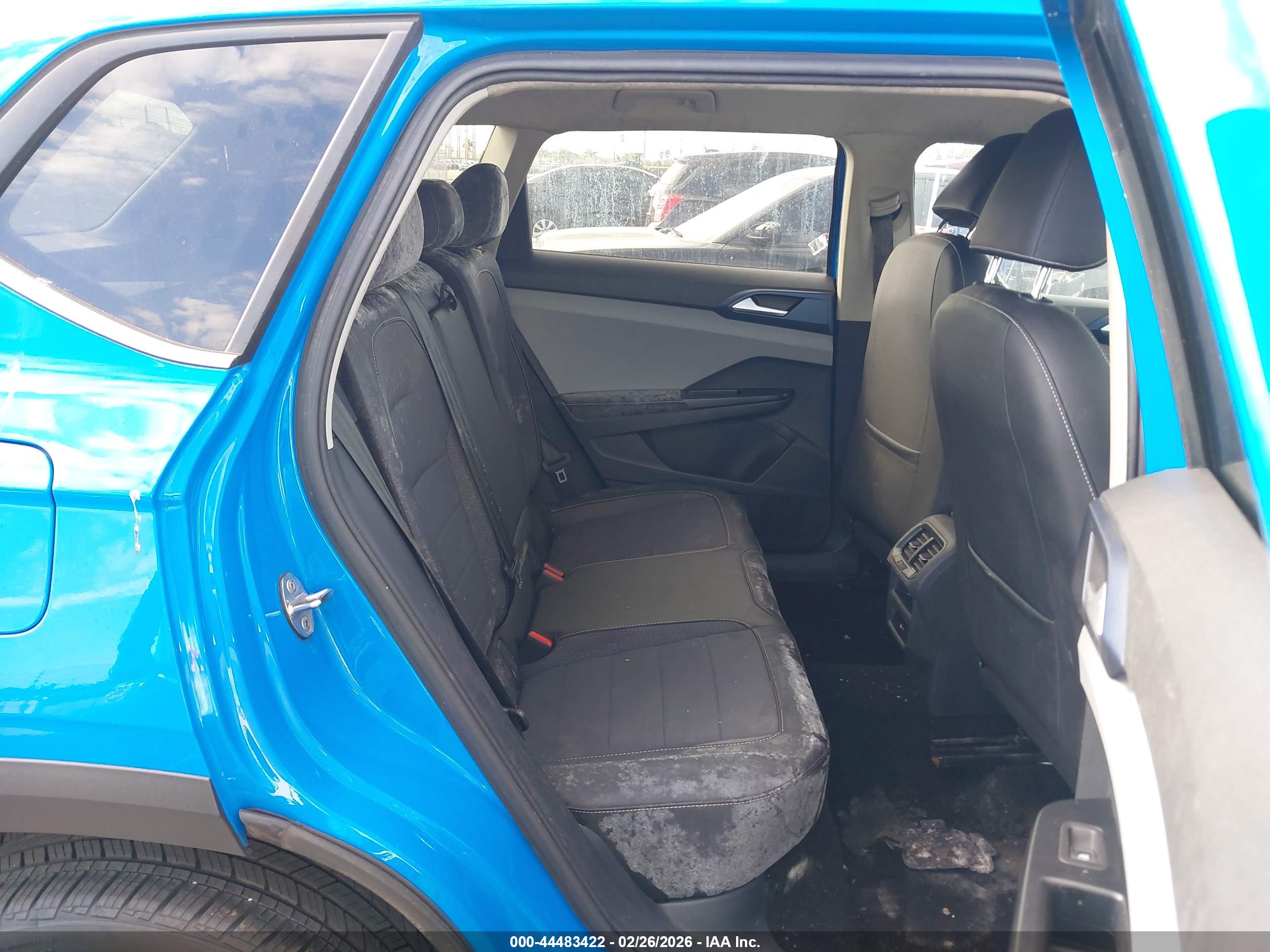VOLKSWAGEN TAOS image 8