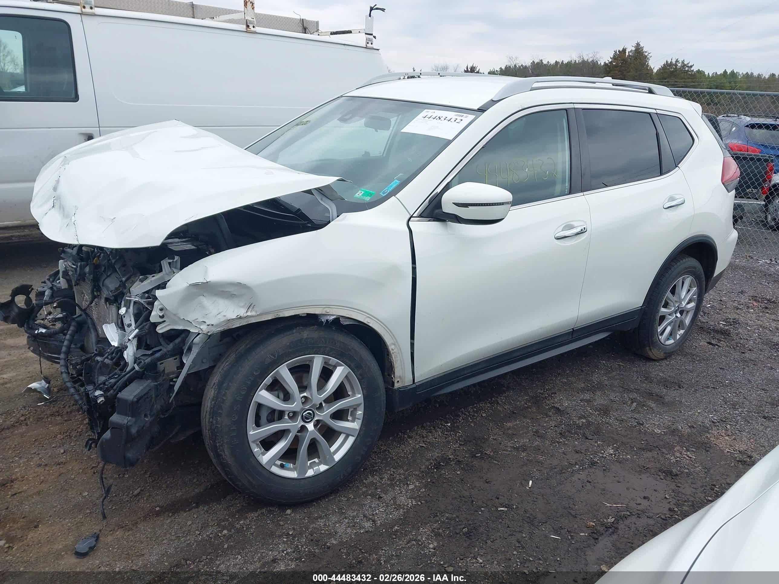 NISSAN ROGUE image 2