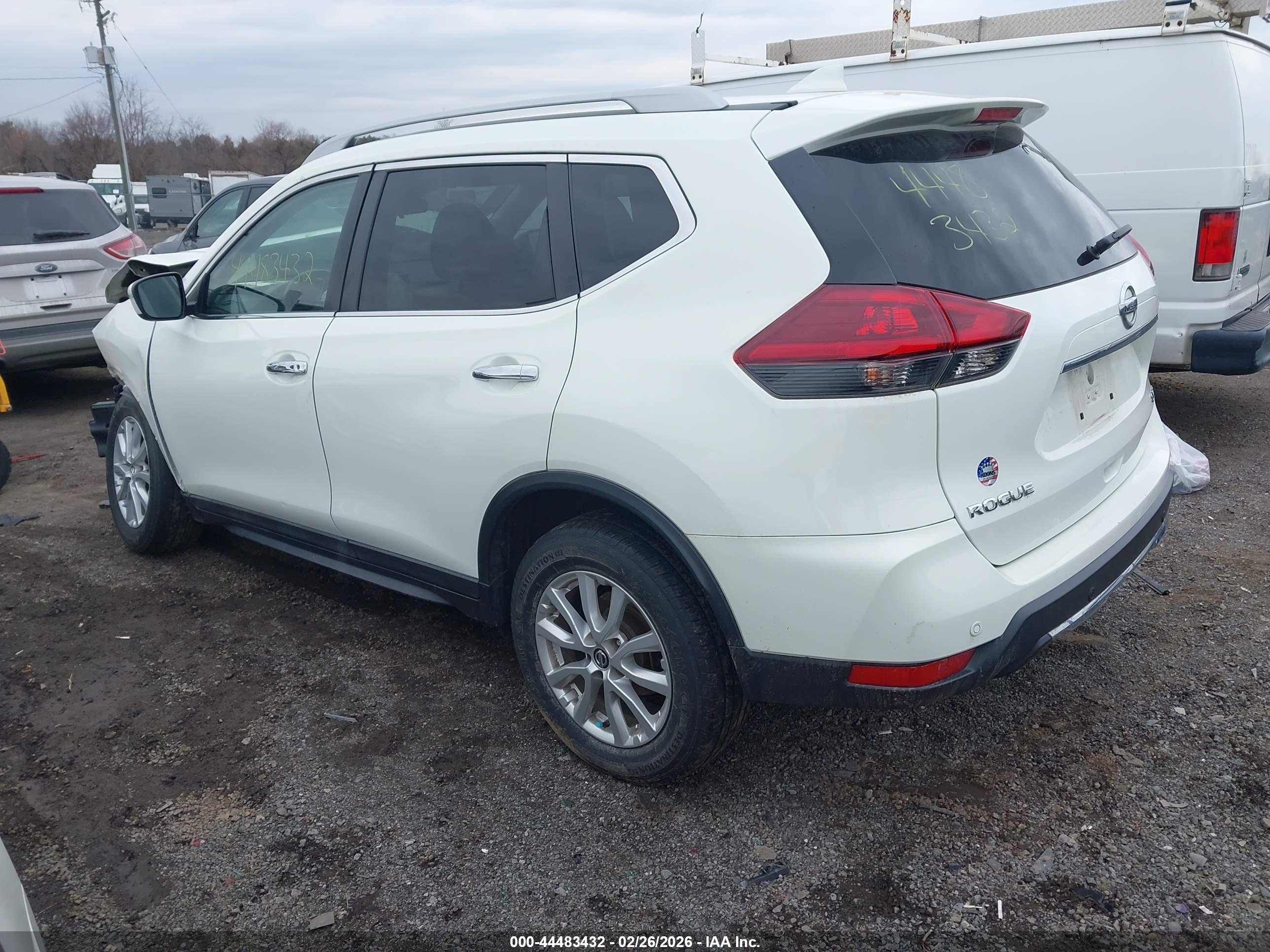 NISSAN ROGUE image 3