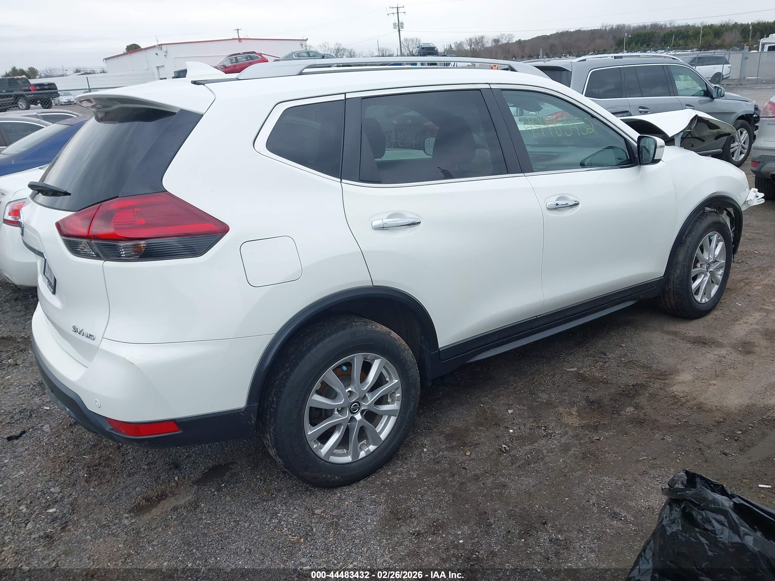NISSAN ROGUE image 4