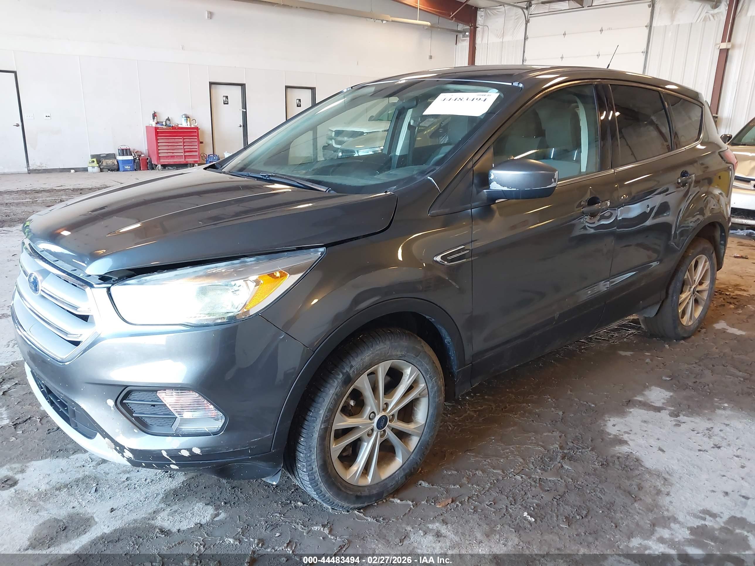 FORD ESCAPE image 2