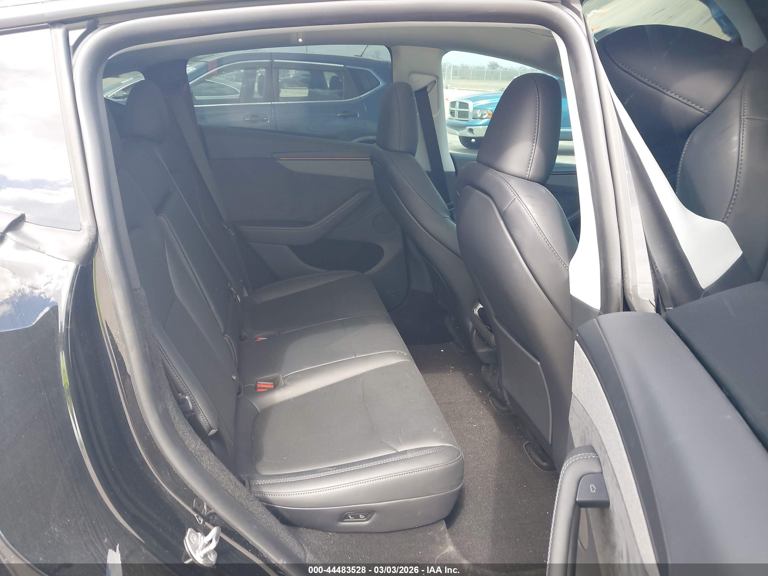 TESLA MODEL image 8