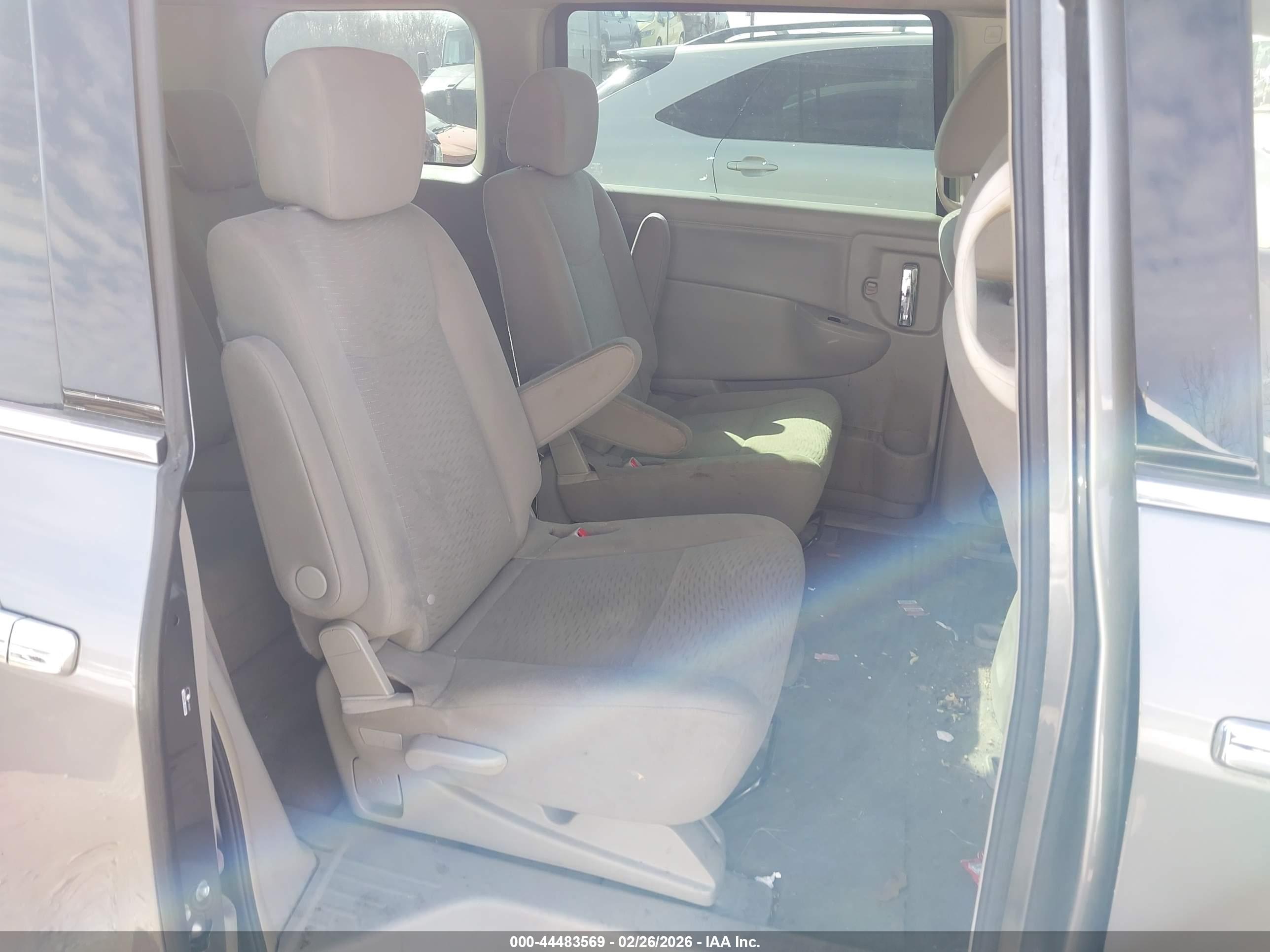 NISSAN QUEST image 8