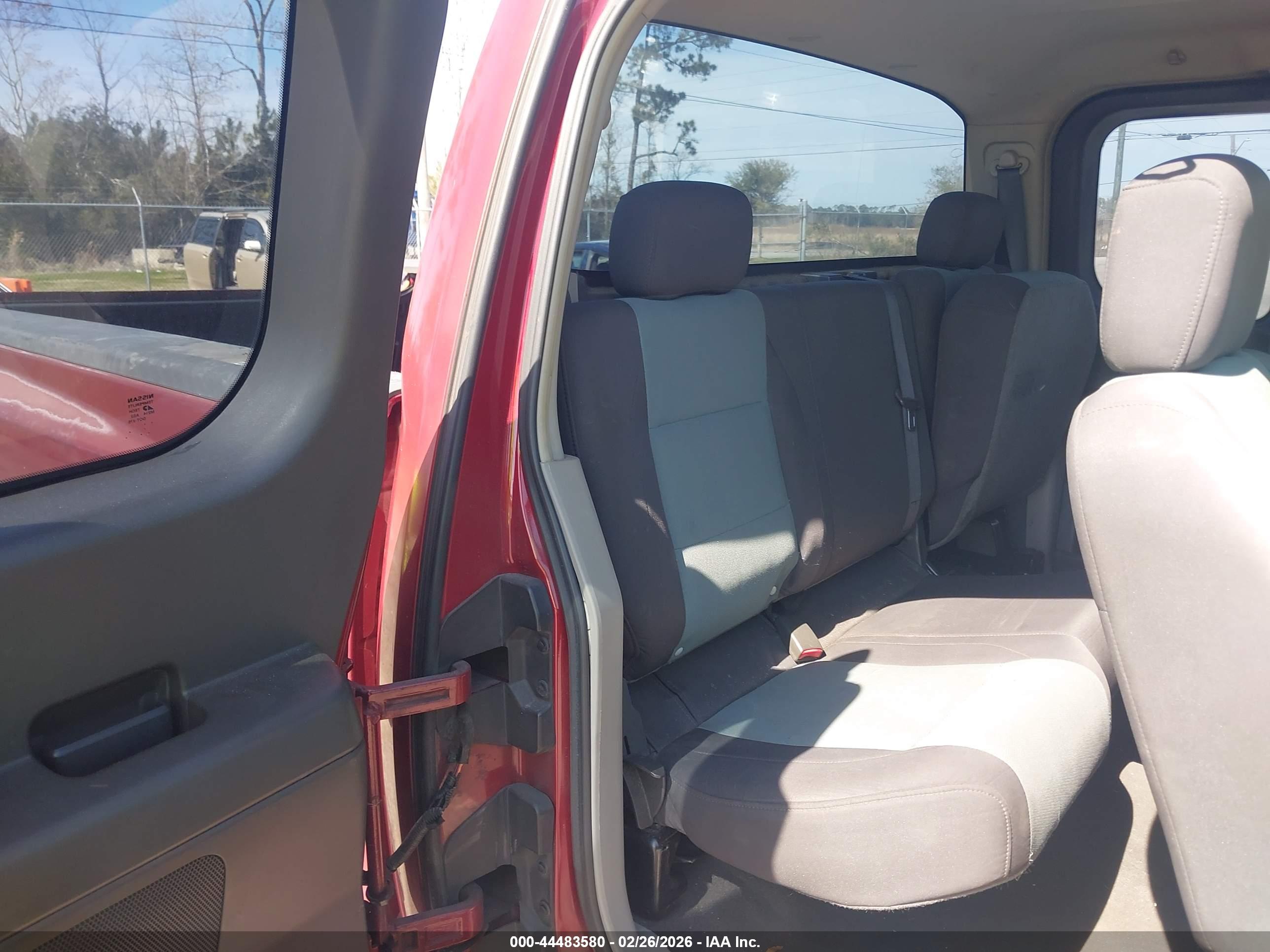NISSAN TITAN image 8