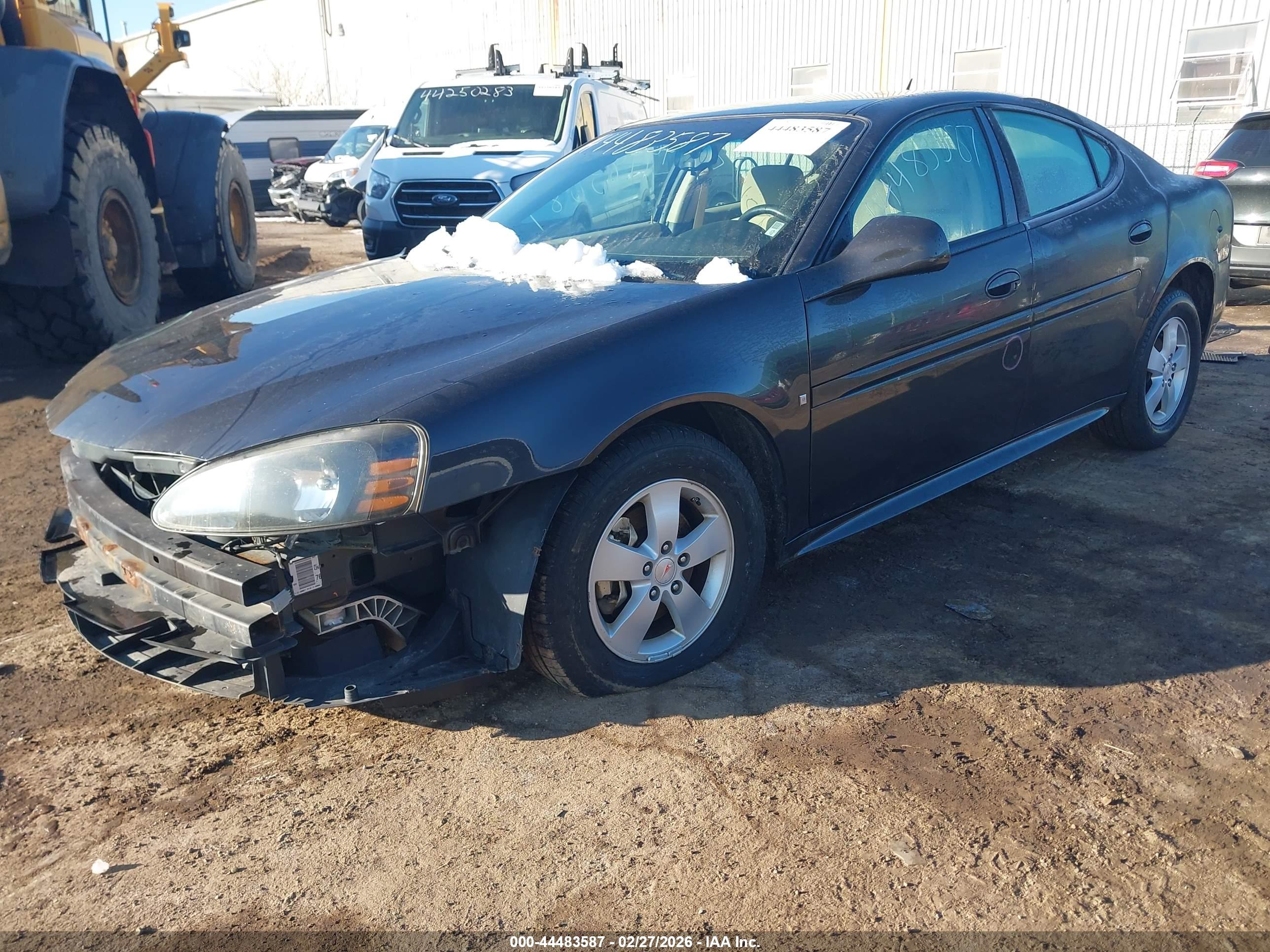 PONTIAC GRAND image 2