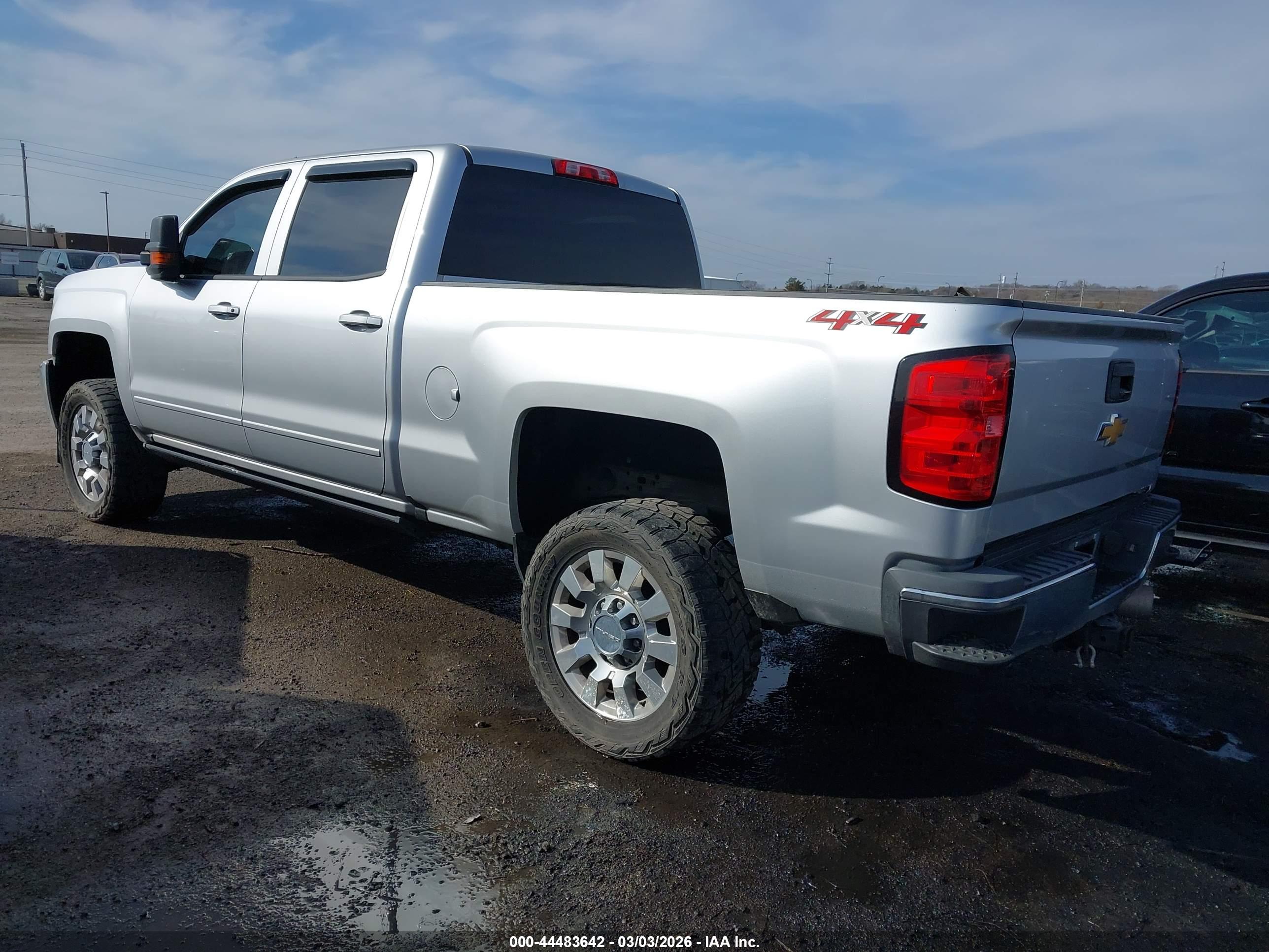 CHEVROLET SILVERADO image 3