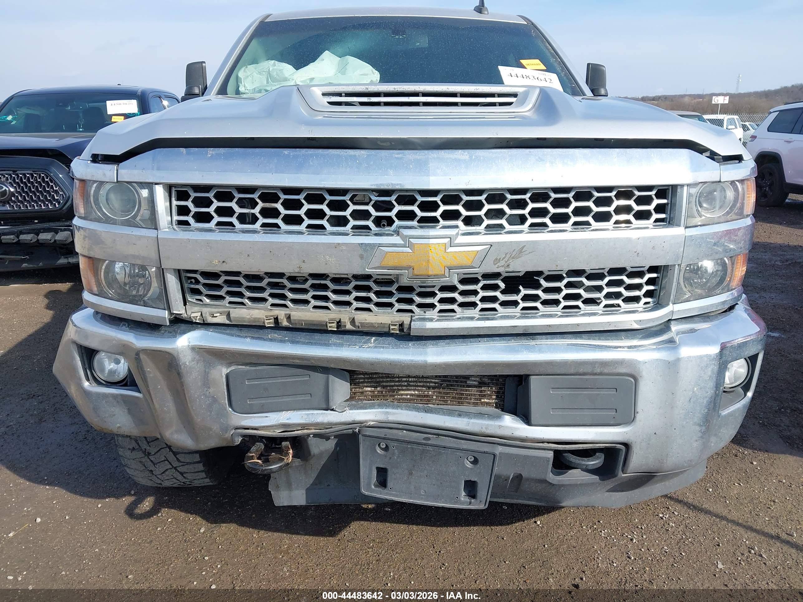 CHEVROLET SILVERADO image 6