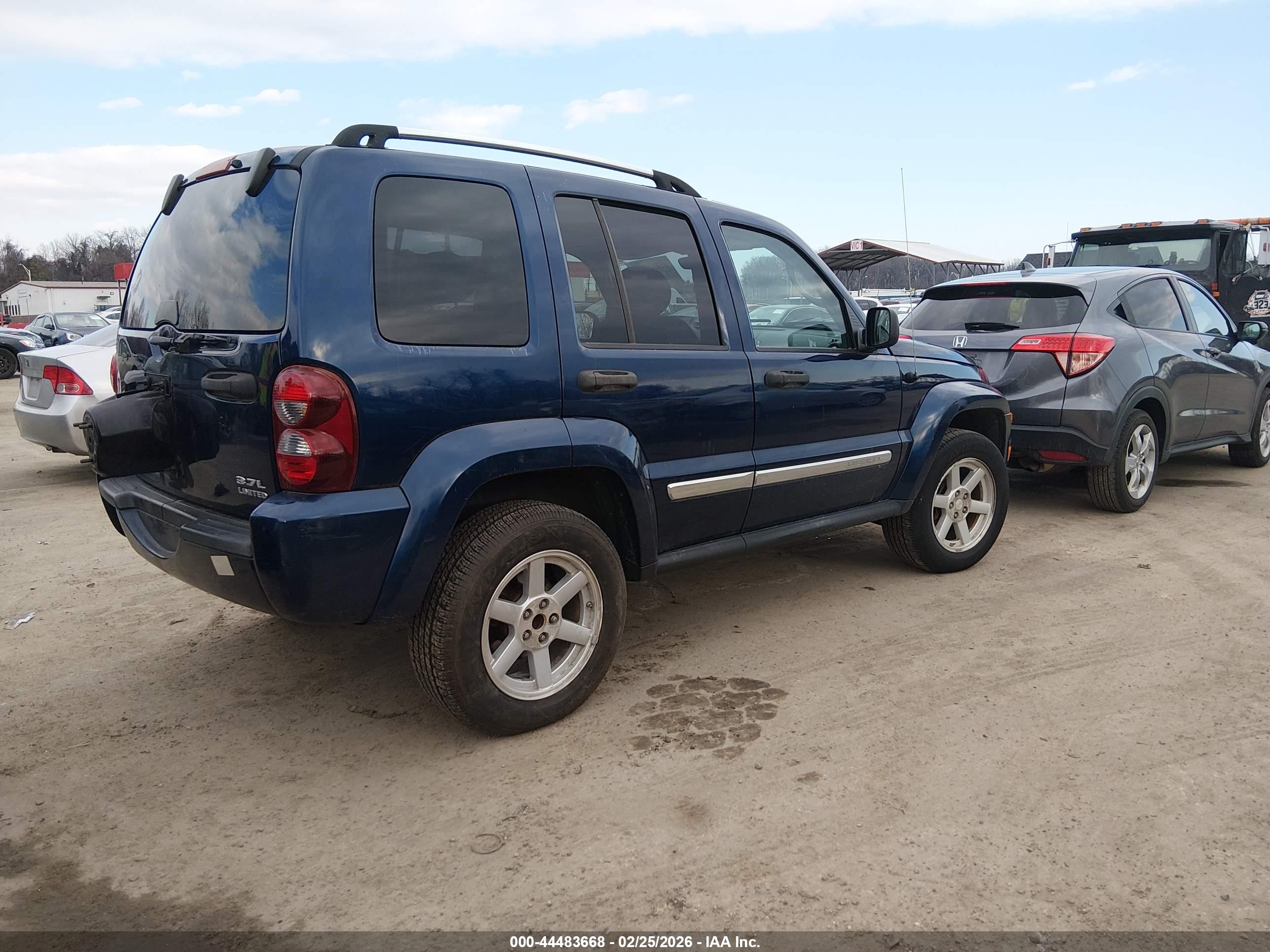 JEEP LIBERTY image 4