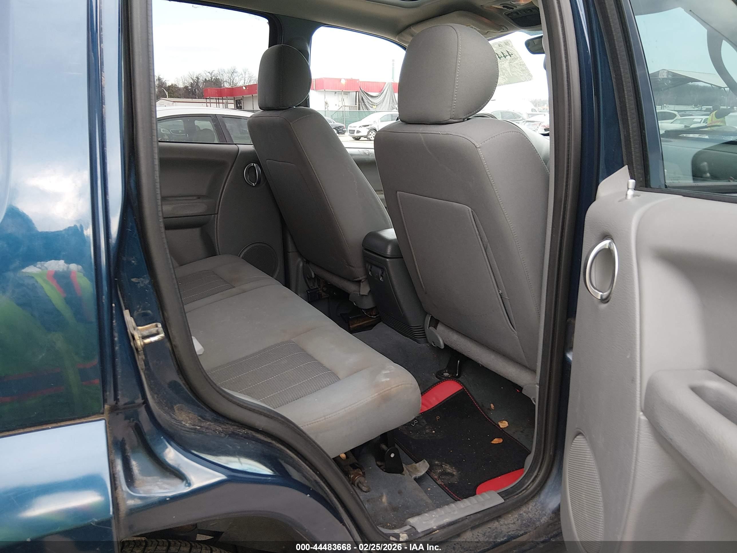 JEEP LIBERTY image 8