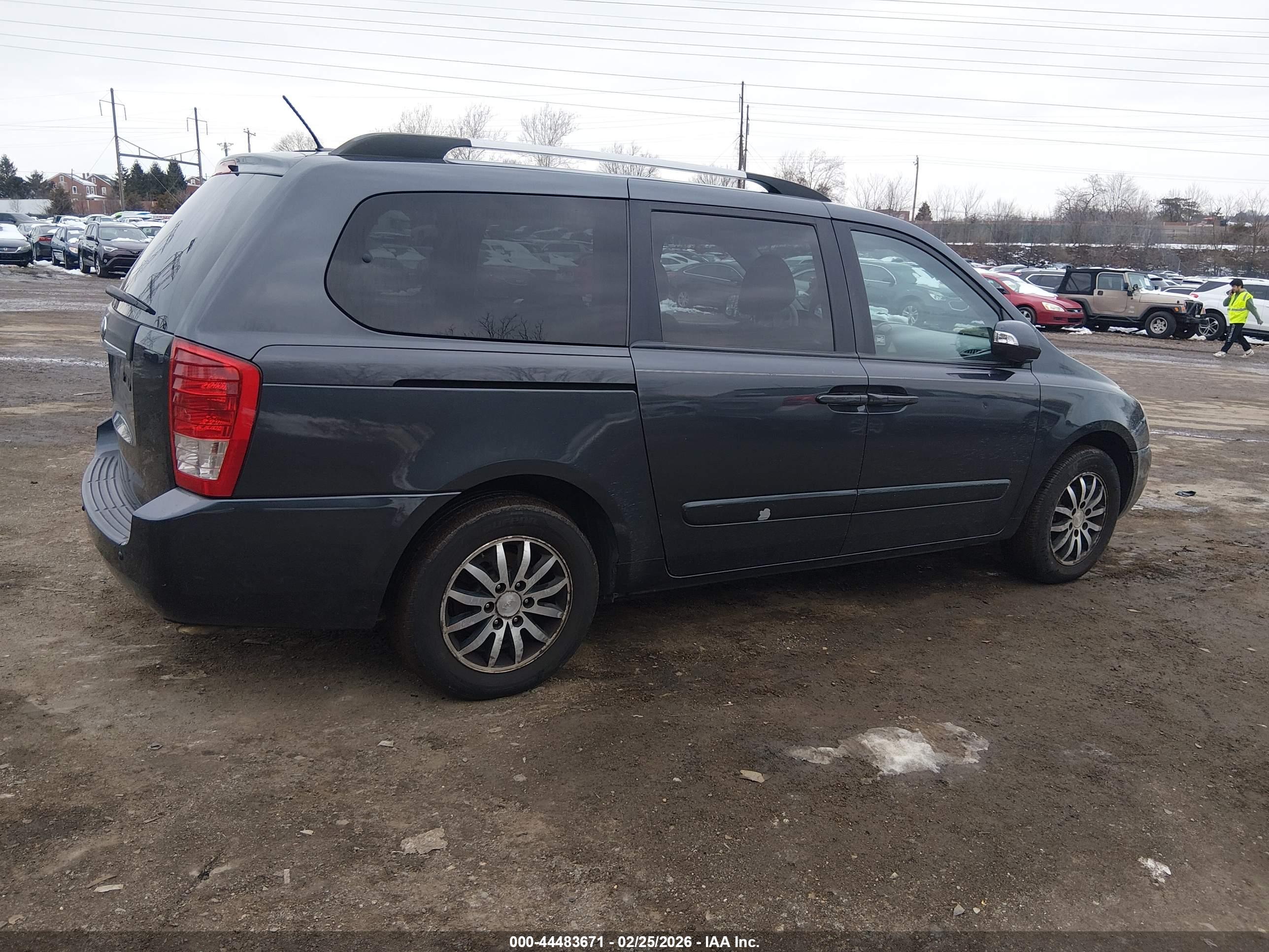 KIA SEDONA image 4